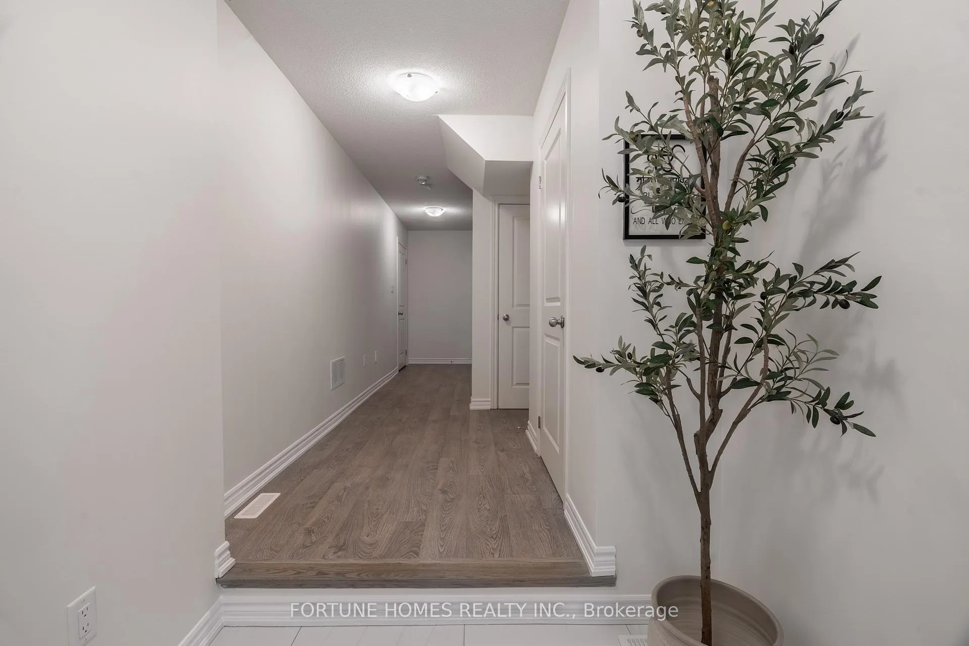 Photo 3 of 25 Arrowview Drive, Brampton, Northwest Brampton — HOMEH