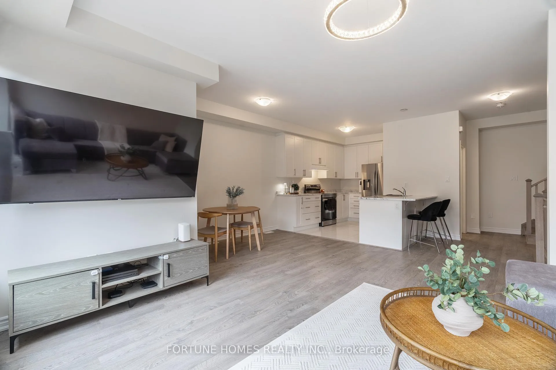 Photo 10 of 25 Arrowview Drive, Brampton, Northwest Brampton — HOMEH