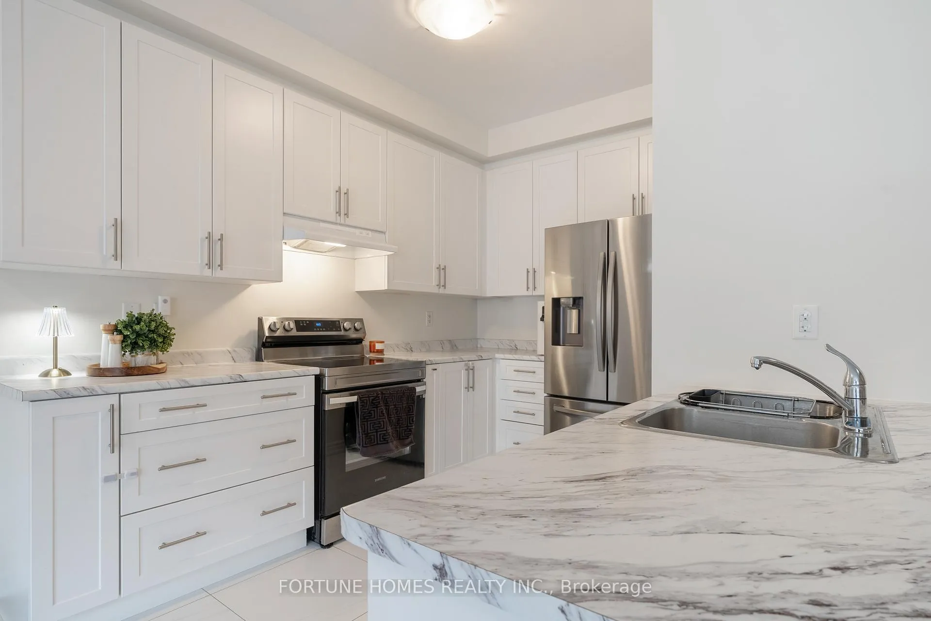 Photo 15 of 25 Arrowview Drive, Brampton, Northwest Brampton — HOMEH