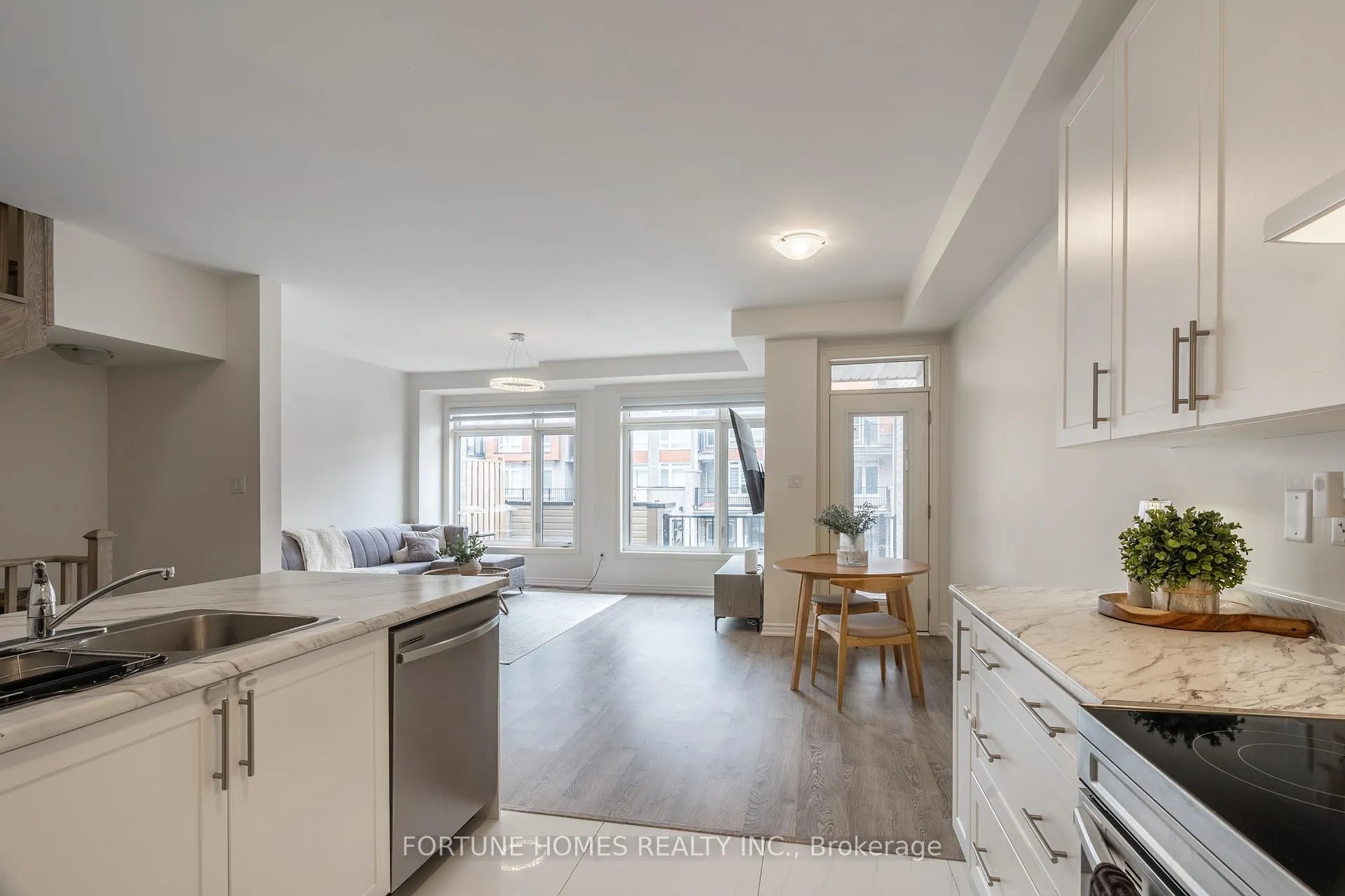Photo 17 of 25 Arrowview Drive, Brampton, Northwest Brampton — HOMEH