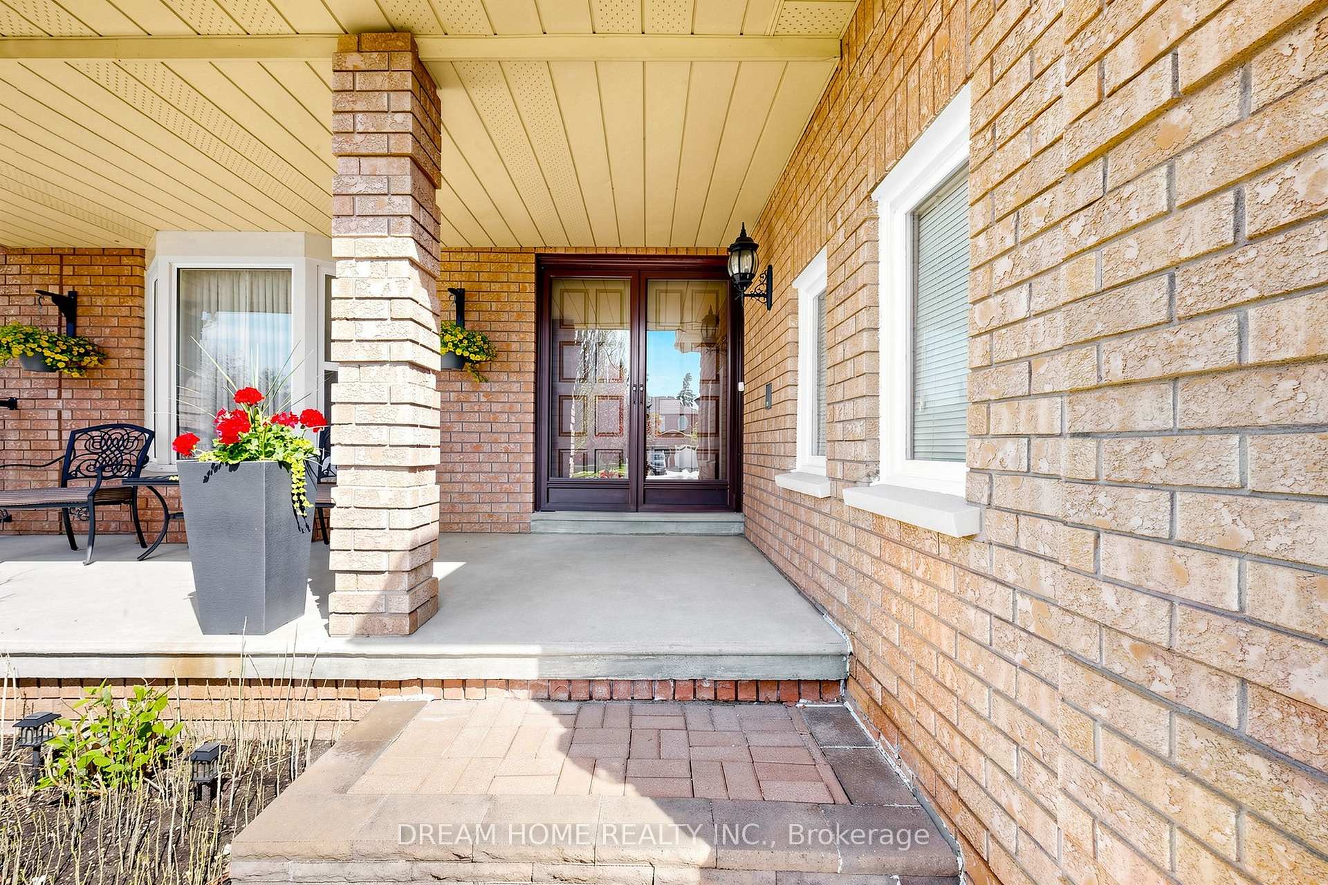 Photo 2 of 312 Valeria Boulevard, Vaughan, East Woodbridge — HOMEH