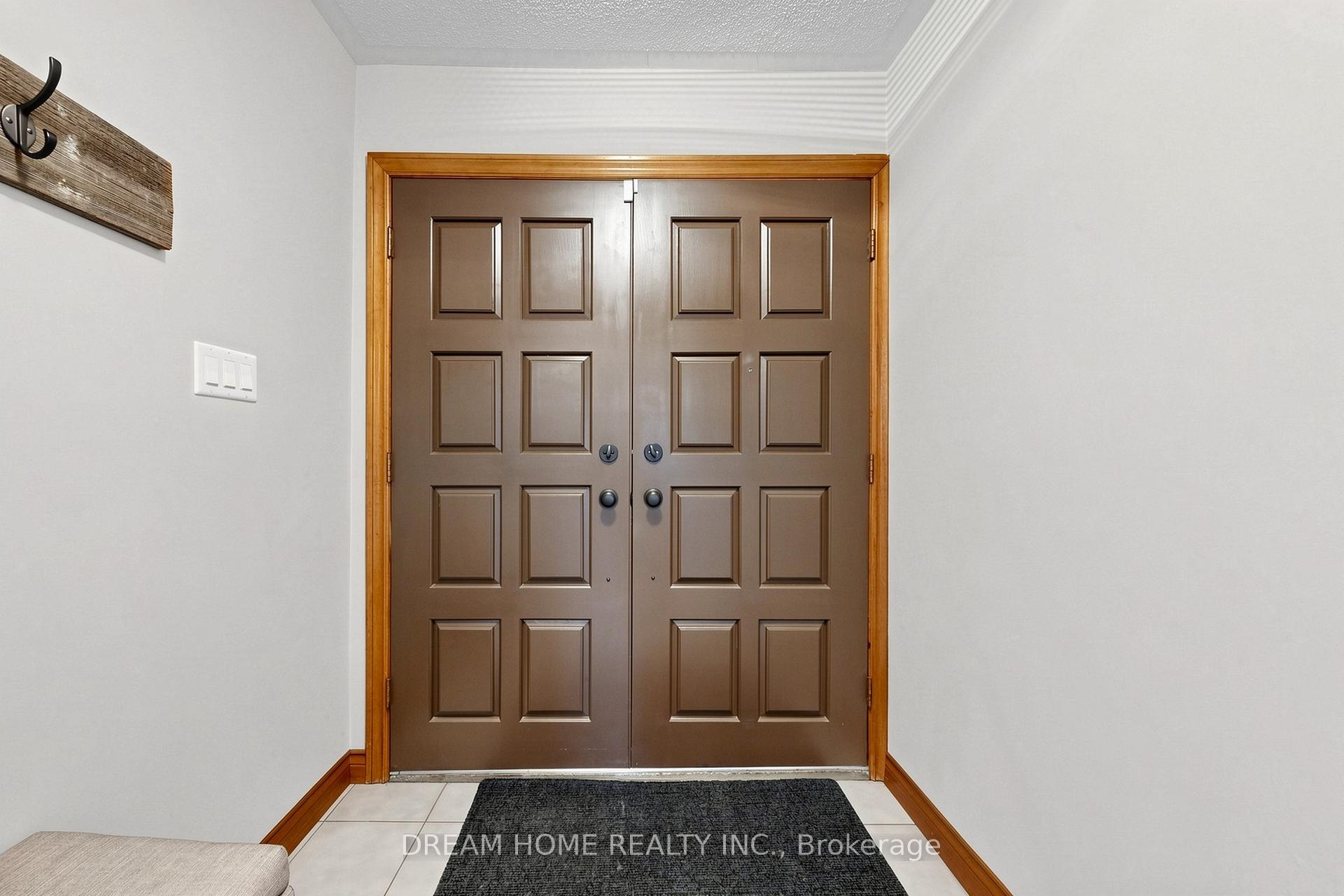 Photo 3 of 312 Valeria Boulevard, Vaughan, East Woodbridge — HOMEH