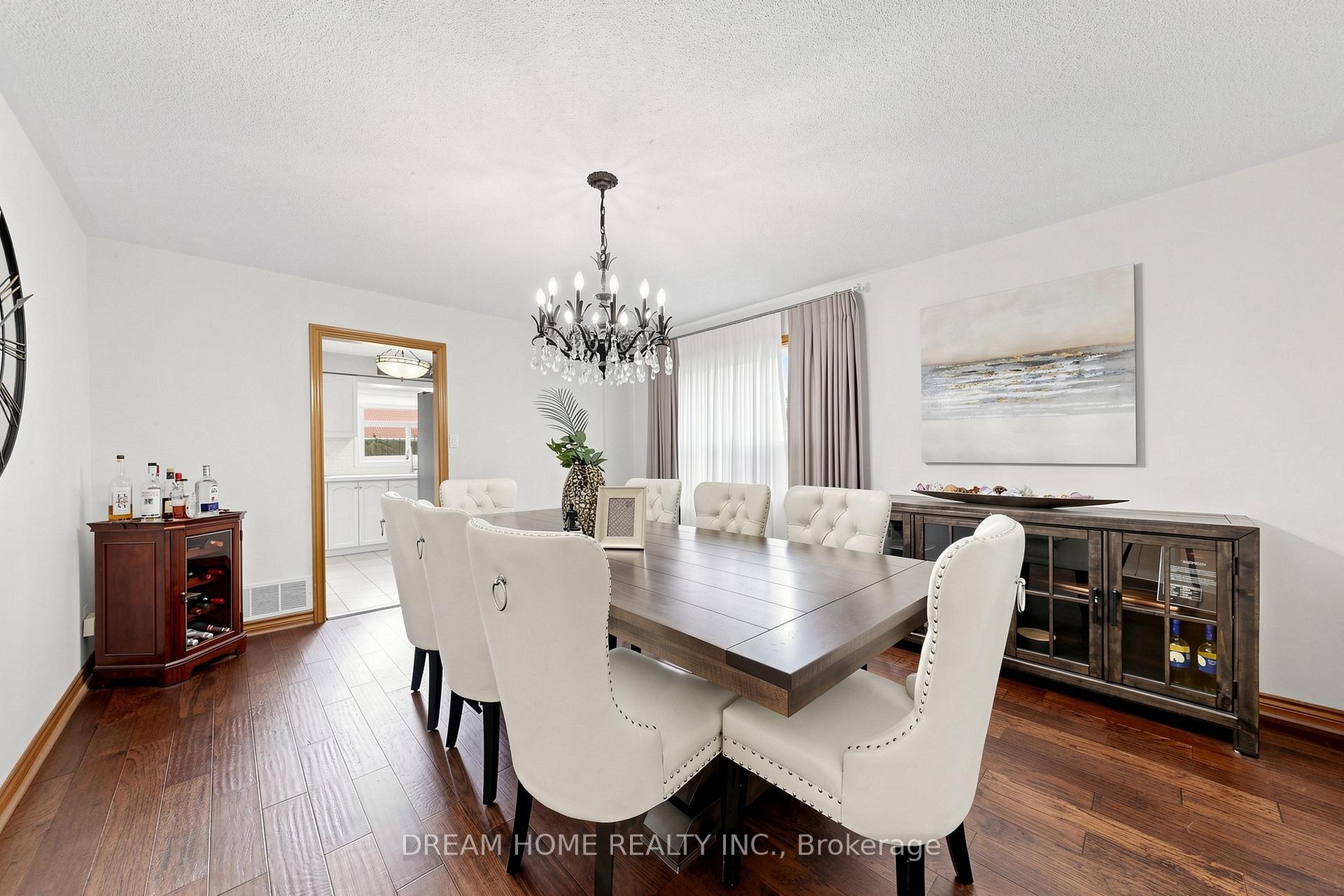 Photo 7 of 312 Valeria Boulevard, Vaughan, East Woodbridge — HOMEH
