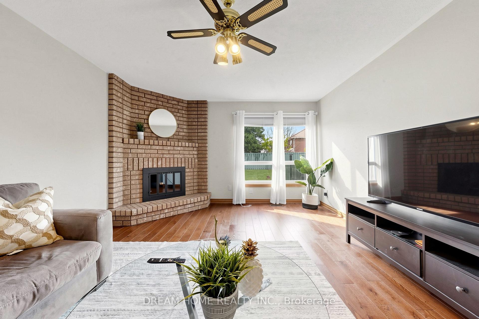 Photo 9 of 312 Valeria Boulevard, Vaughan, East Woodbridge — HOMEH