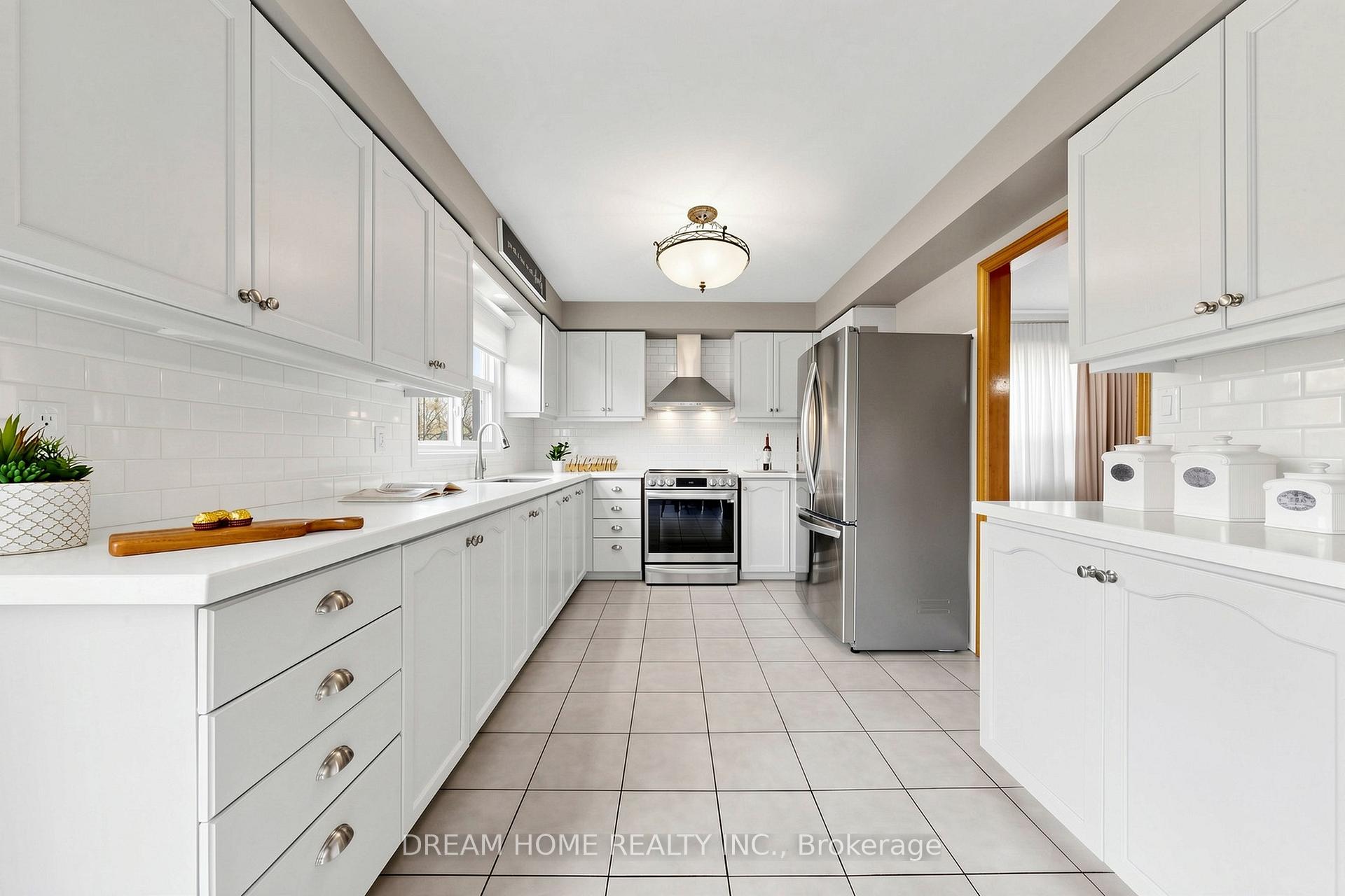 Photo 10 of 312 Valeria Boulevard, Vaughan, East Woodbridge — HOMEH