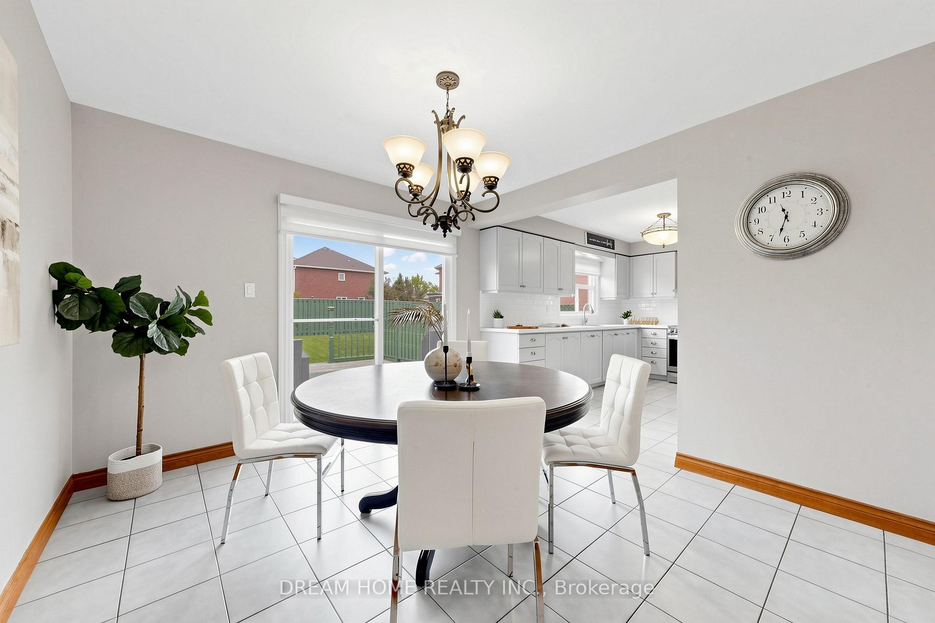 Photo 13 of 312 Valeria Boulevard, Vaughan, East Woodbridge — HOMEH