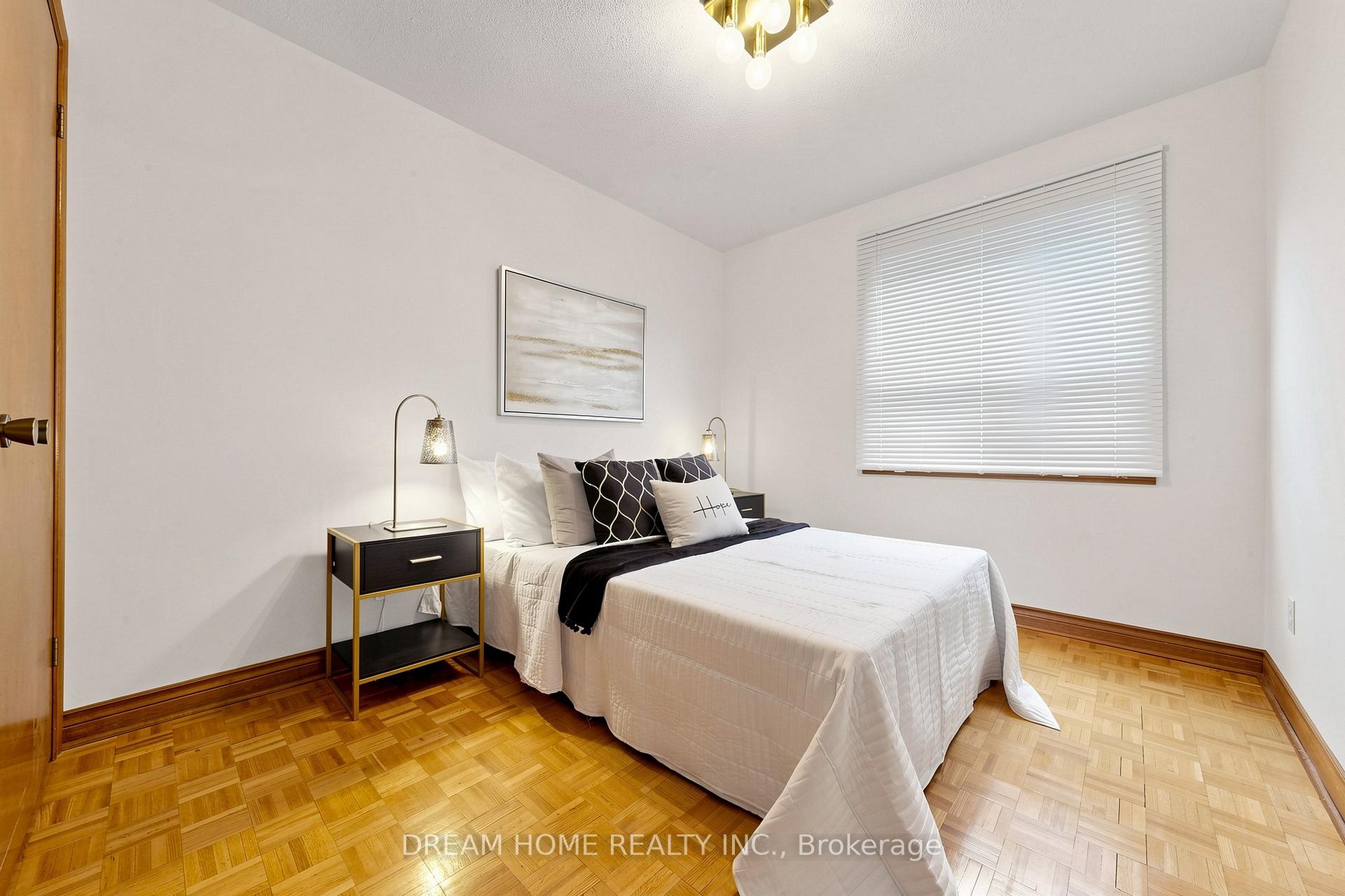 Photo 14 of 312 Valeria Boulevard, Vaughan, East Woodbridge — HOMEH