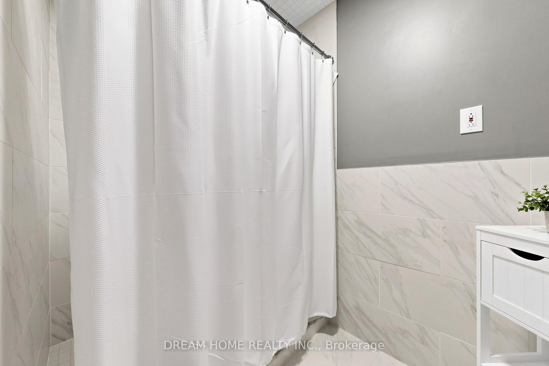 Photo 17 of 312 Valeria Boulevard, Vaughan, East Woodbridge — HOMEH