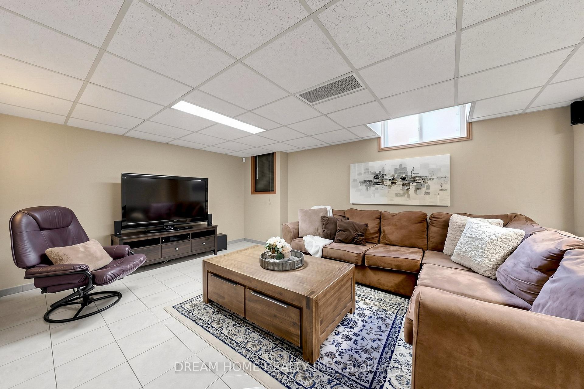 Photo 32 of 312 Valeria Boulevard, Vaughan, East Woodbridge — HOMEH