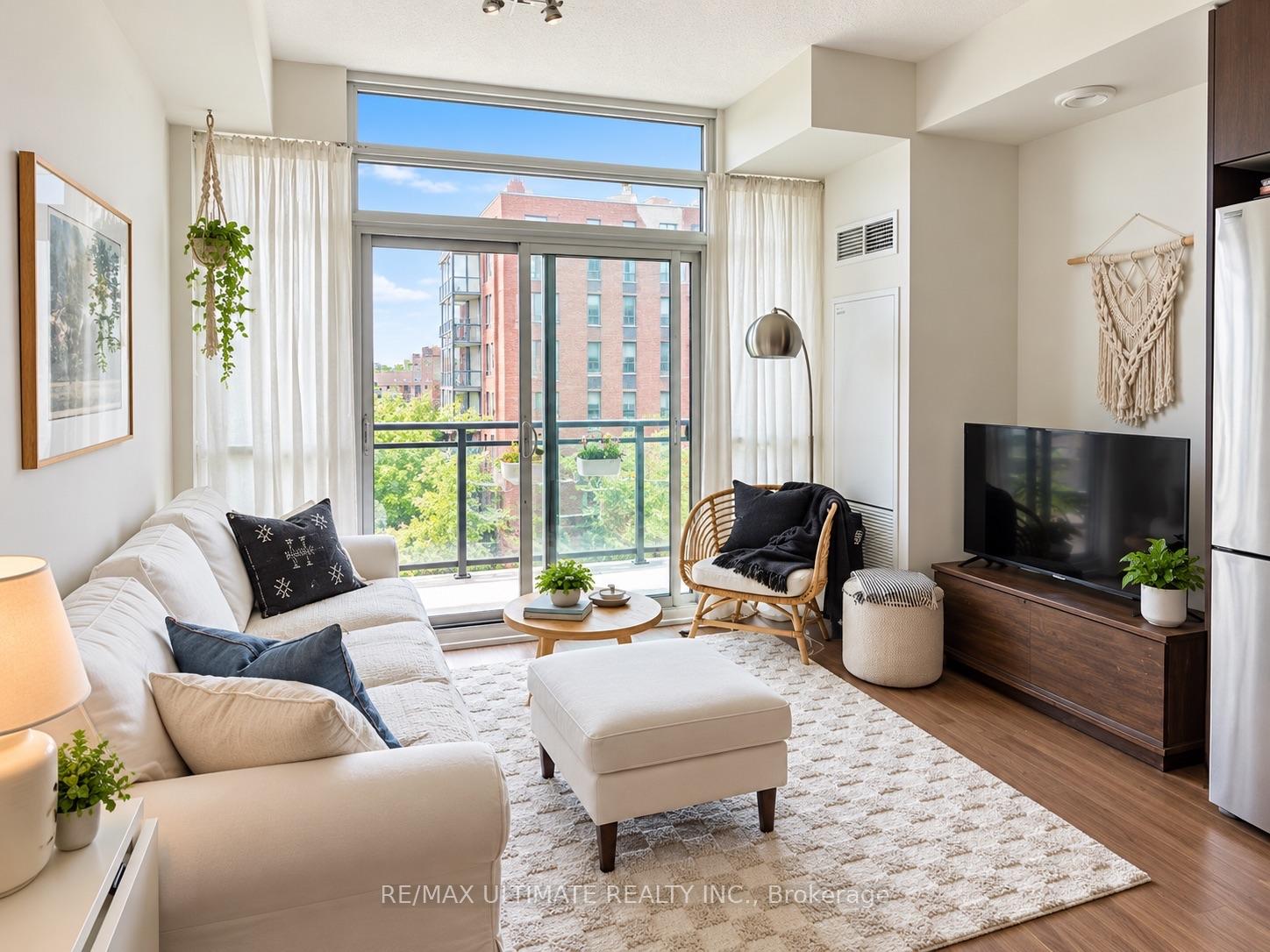 Photo 3 of Unit 907, 775 King Street W, Toronto, Niagara — HOMEH