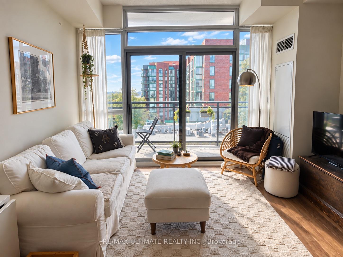 Photo 4 of Unit 907, 775 King Street W, Toronto, Niagara — HOMEH