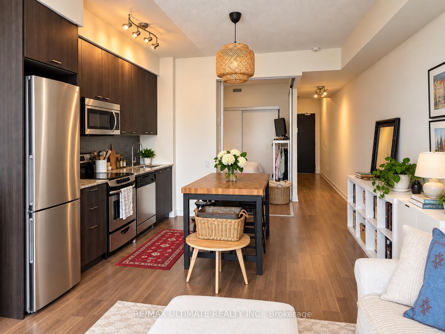 Photo 6 of Unit 907, 775 King Street W, Toronto, Niagara — HOMEH