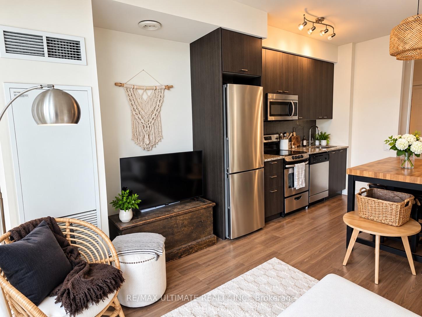 Photo 7 of Unit 907, 775 King Street W, Toronto, Niagara — HOMEH