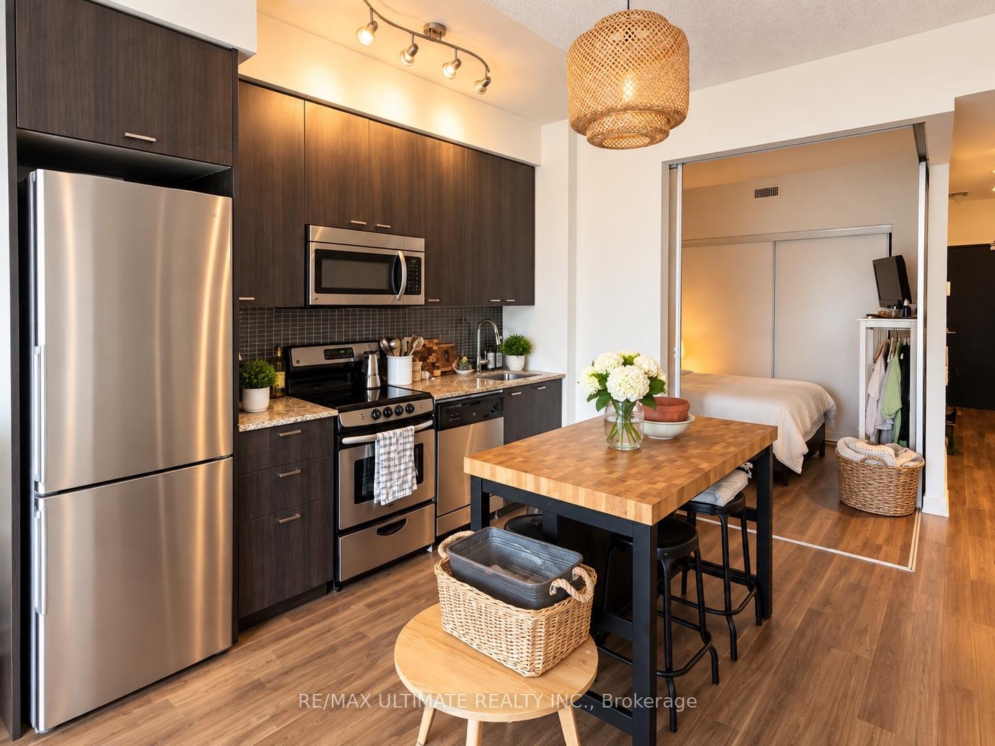 Photo 8 of Unit 907, 775 King Street W, Toronto, Niagara — HOMEH