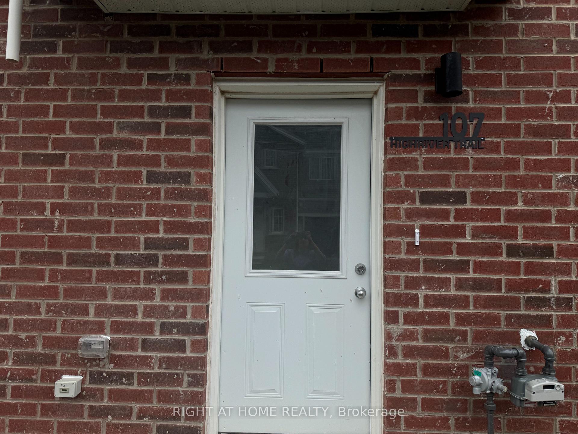 Photo 2 of Unit (MAIN), 107 Highriver Trail, Welland, Broadway — HOMEH