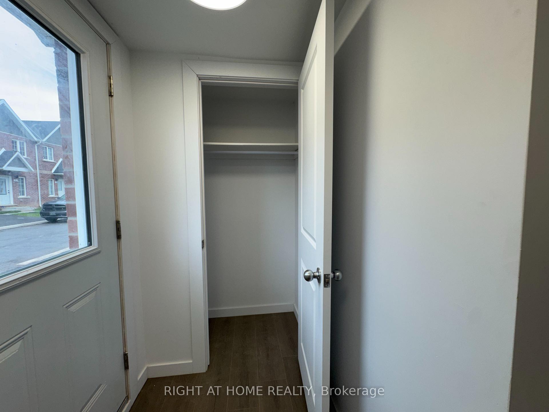 Photo 3 of Unit (MAIN), 107 Highriver Trail, Welland, Broadway — HOMEH