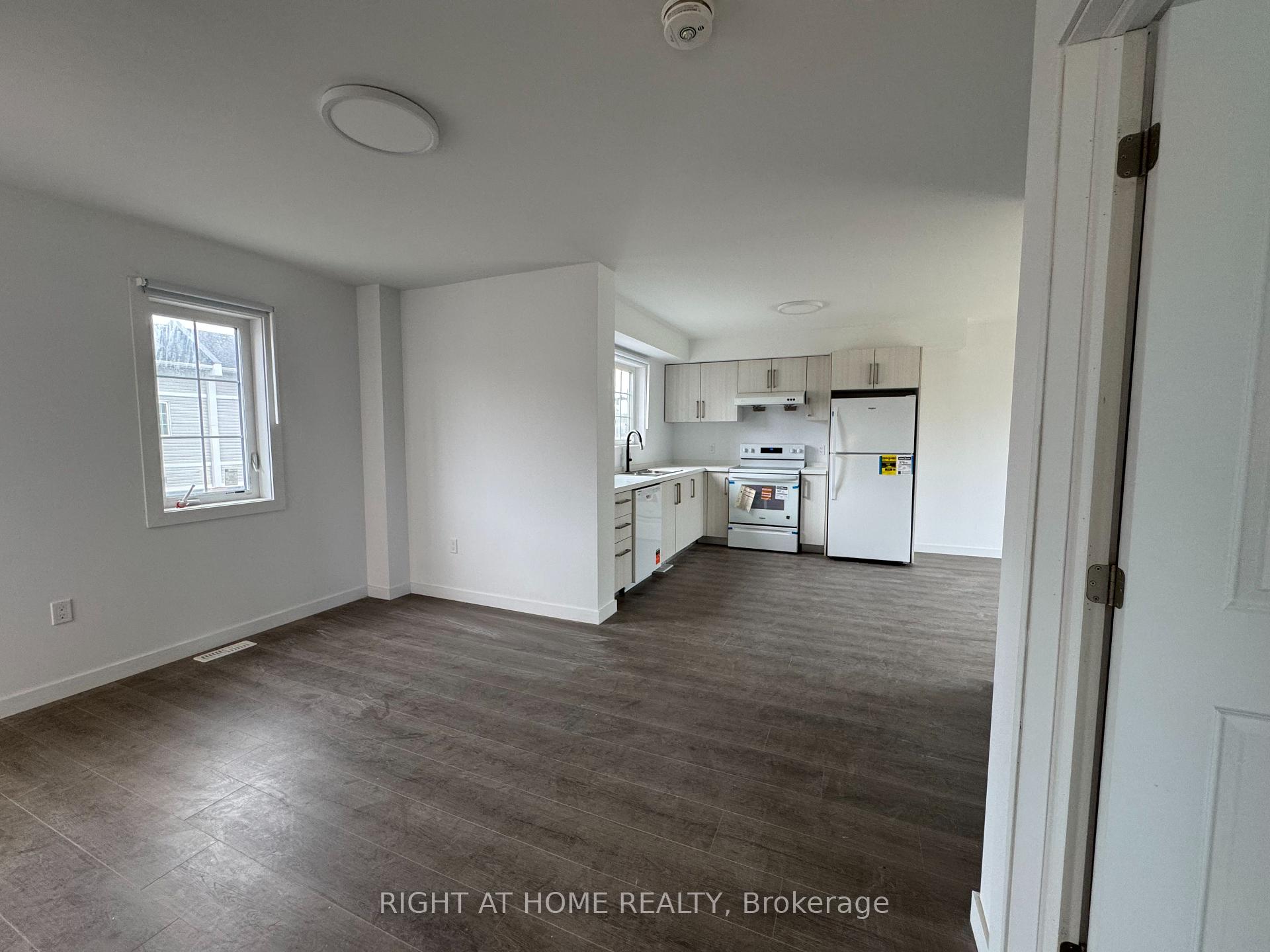 Photo 4 of Unit (MAIN), 107 Highriver Trail, Welland, Broadway — HOMEH