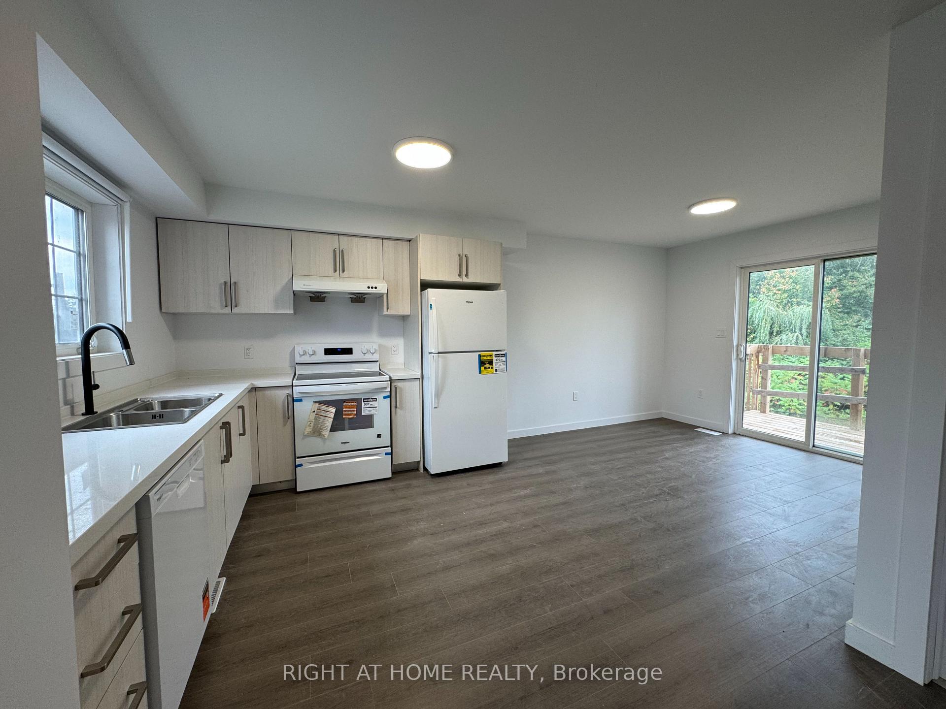 Photo 6 of Unit (MAIN), 107 Highriver Trail, Welland, Broadway — HOMEH
