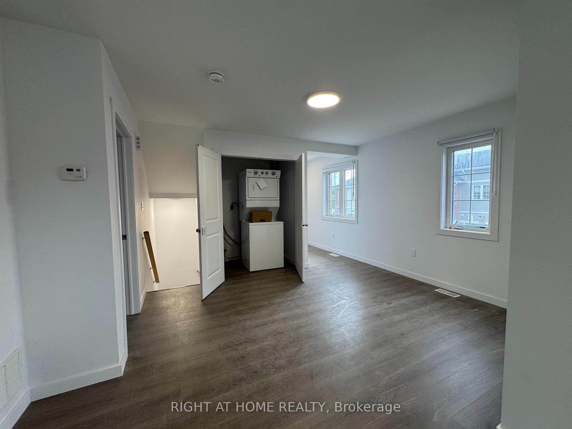 Photo 8 of Unit (MAIN), 107 Highriver Trail, Welland, Broadway — HOMEH