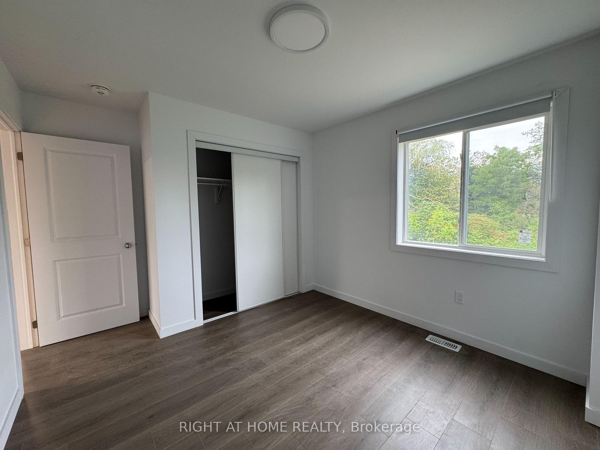 Photo 9 of Unit (MAIN), 107 Highriver Trail, Welland, Broadway — HOMEH