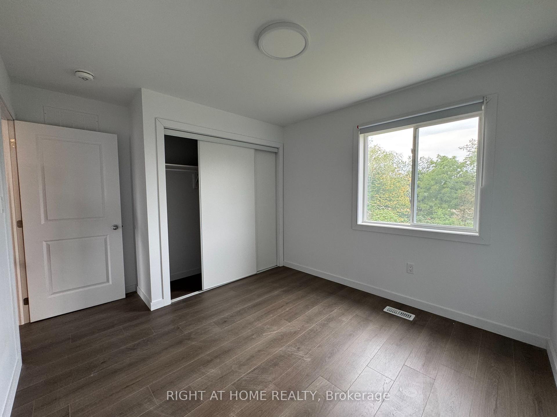 Photo 11 of Unit (MAIN), 107 Highriver Trail, Welland, Broadway — HOMEH