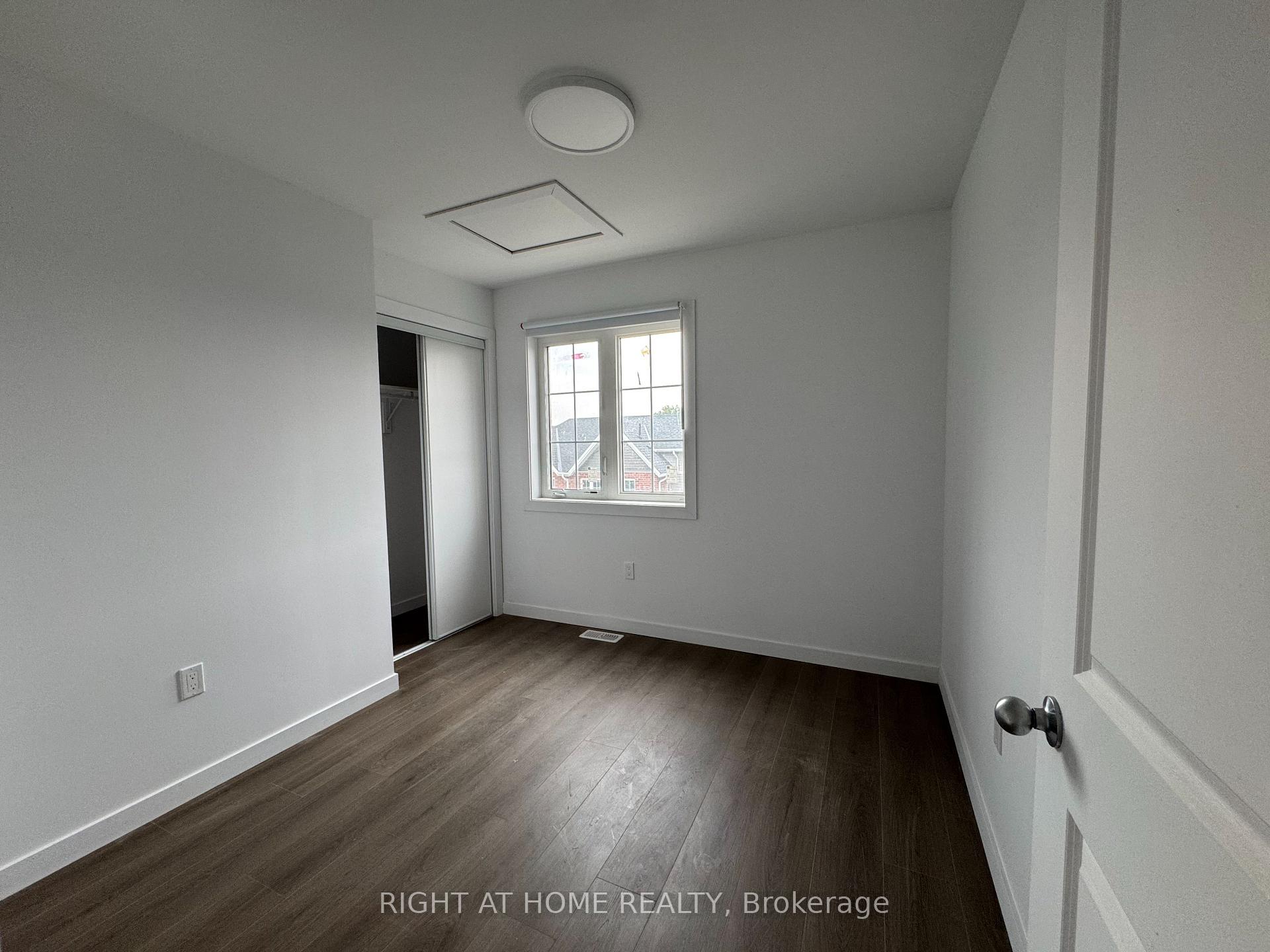 Photo 10 of Unit (MAIN), 107 Highriver Trail, Welland, Broadway — HOMEH