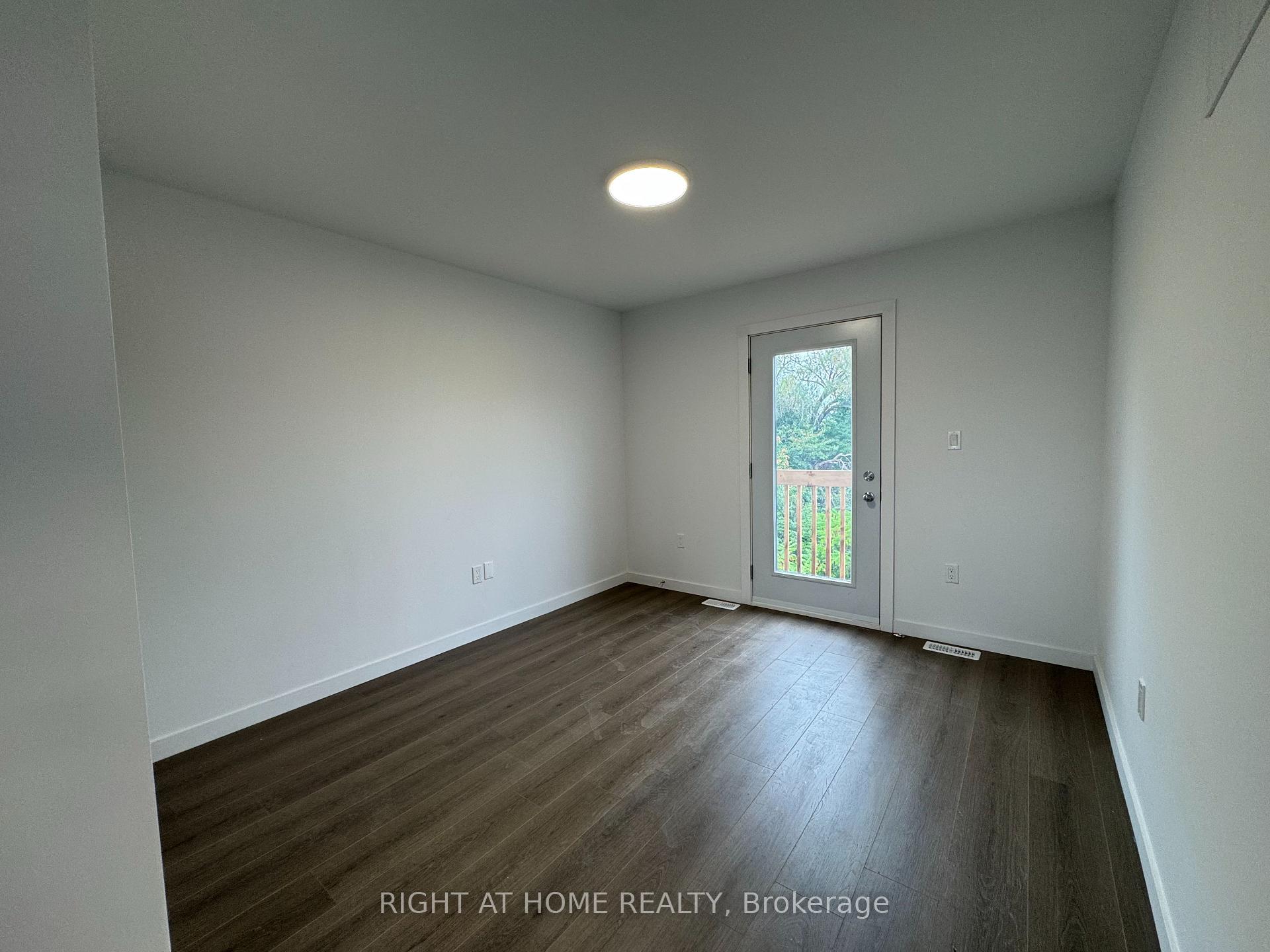 Photo 15 of Unit (MAIN), 107 Highriver Trail, Welland, Broadway — HOMEH