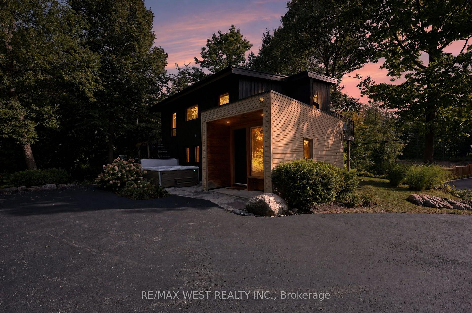 Photo 2 of 112 Kitzbuhl Crescent, Blue Mountains — HOMEH