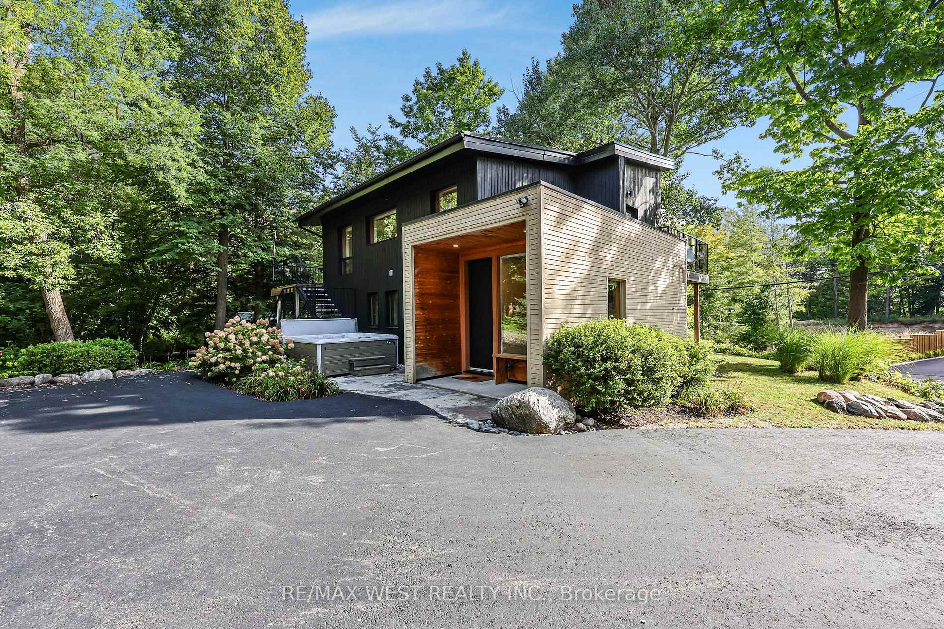 Photo 3 of 112 Kitzbuhl Crescent, Blue Mountains — HOMEH