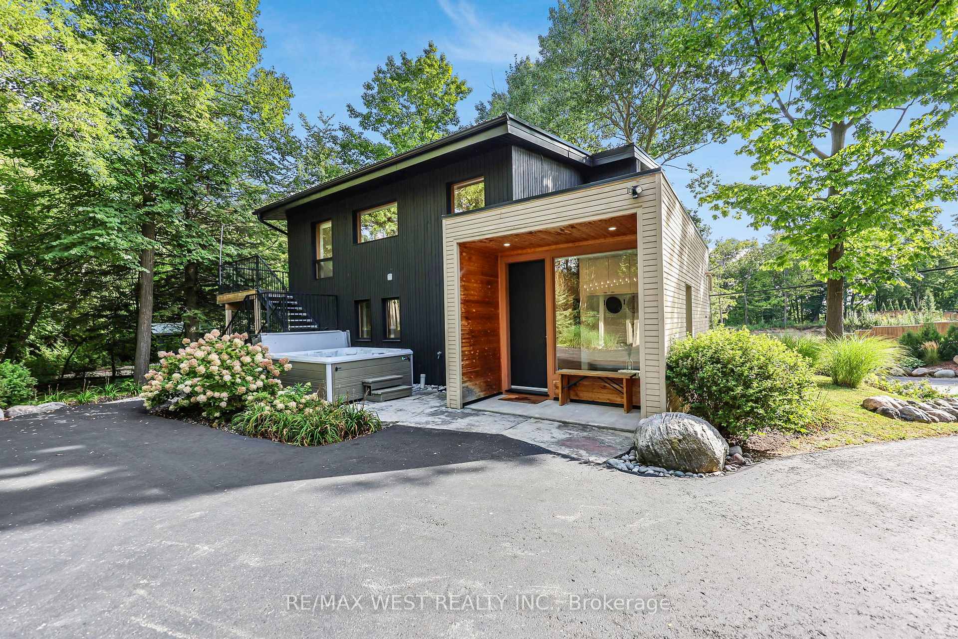 Photo 4 of 112 Kitzbuhl Crescent, Blue Mountains — HOMEH