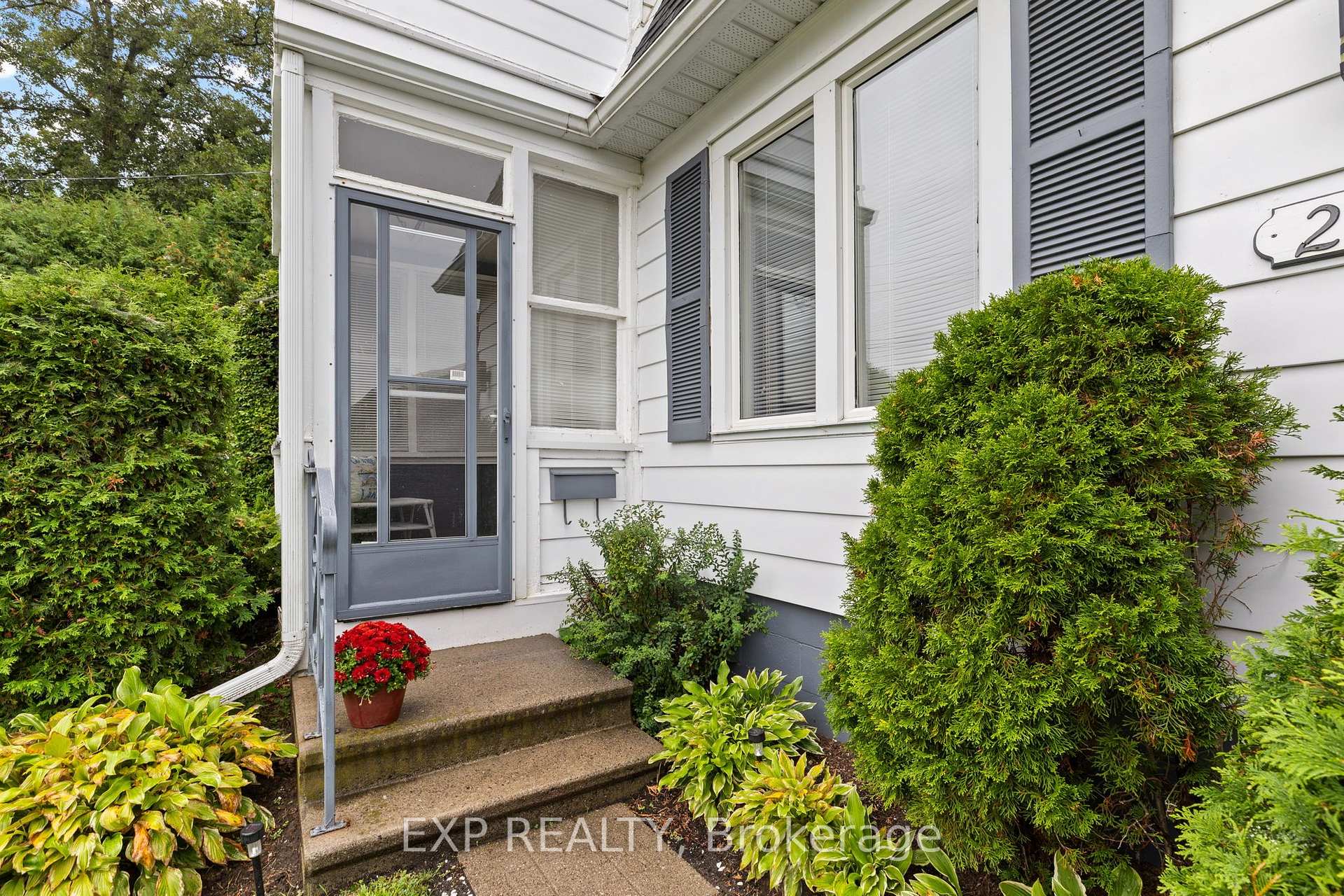Photo 3 of 228 Bruce Avenue, Renfrew, Renfrew — HOMEH