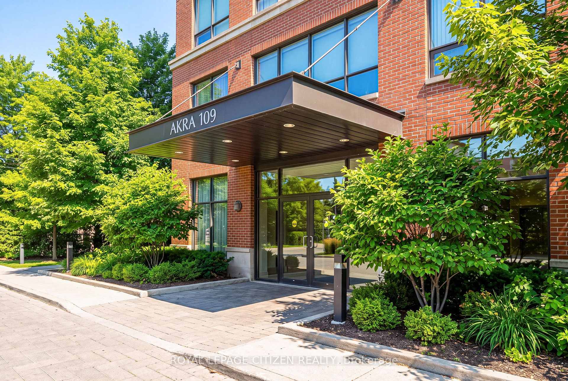 Front of Unit 906, 109 Erskine Avenue