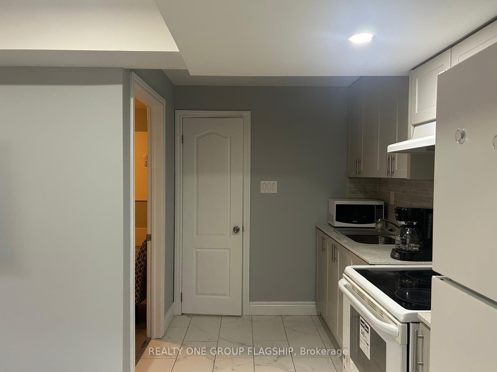 Photo 8 of 7 Hoxton Road, Brampton, Bram West — HOMEH