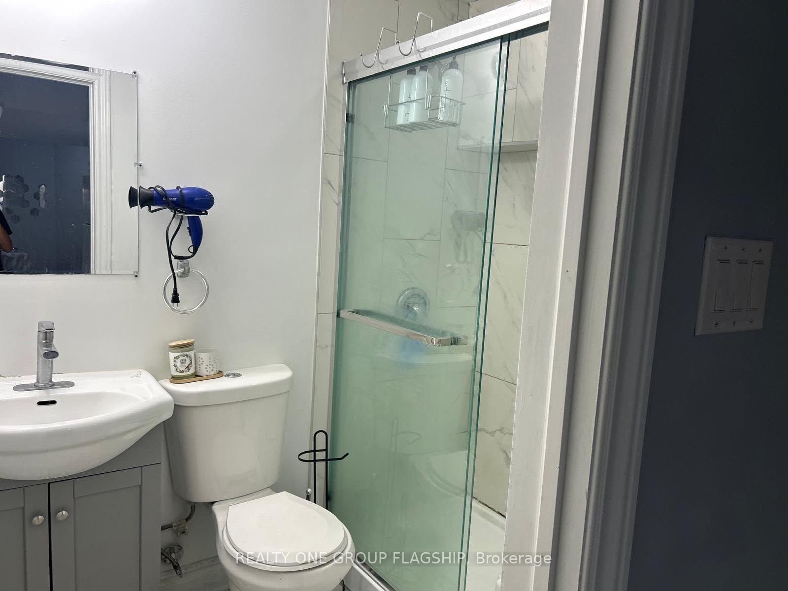 Photo 9 of 7 Hoxton Road, Brampton, Bram West — HOMEH