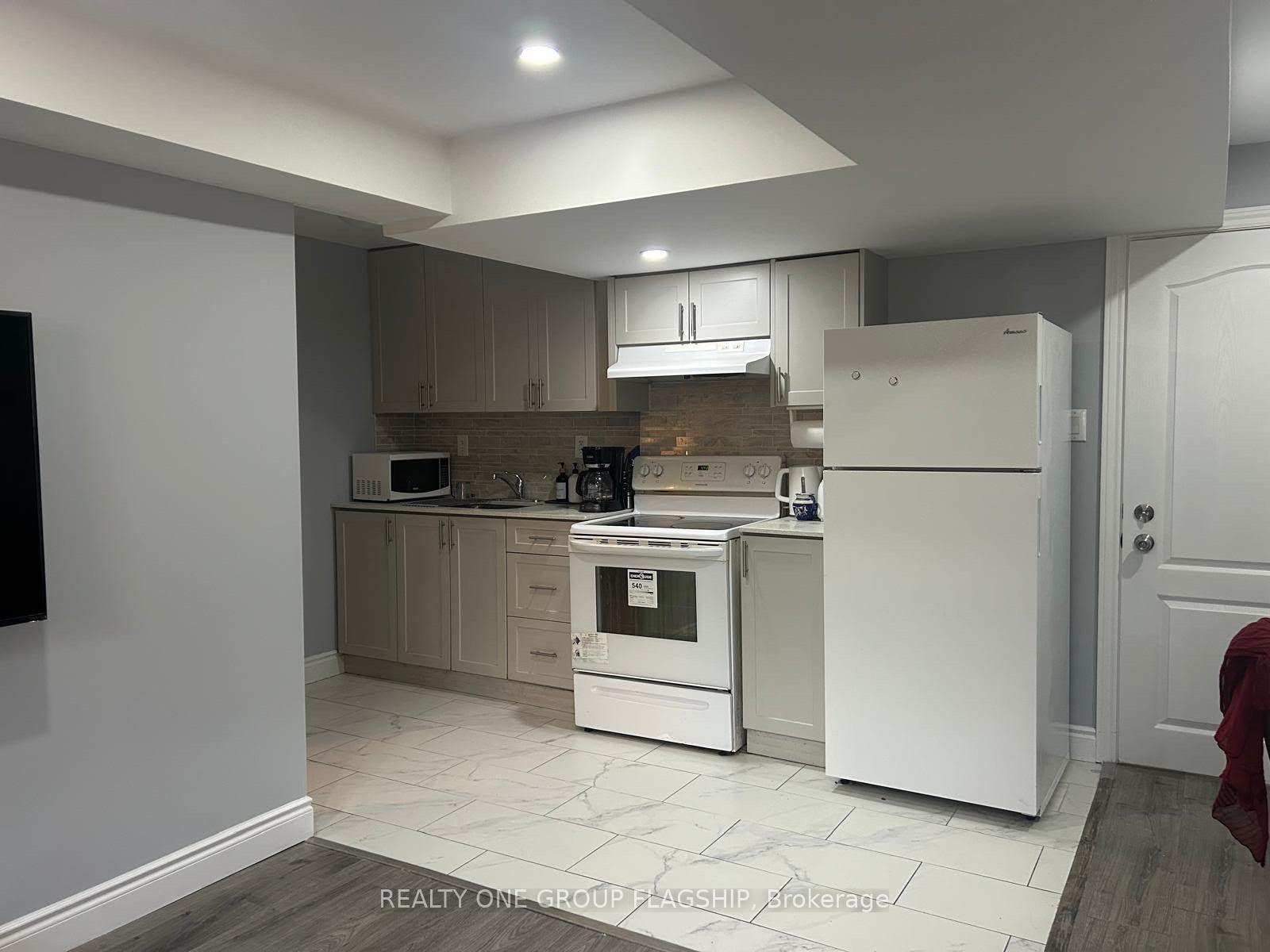 Photo 11 of 7 Hoxton Road, Brampton, Bram West — HOMEH