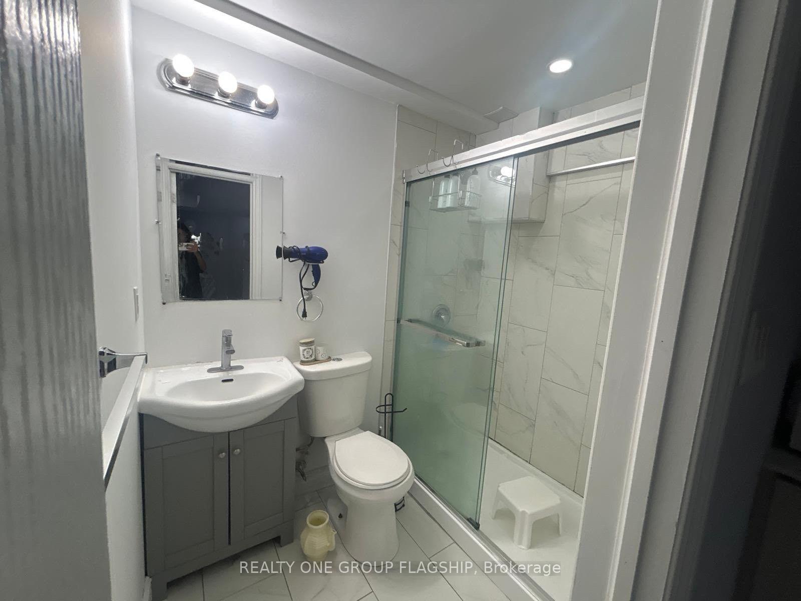 Photo 12 of 7 Hoxton Road, Brampton, Bram West — HOMEH