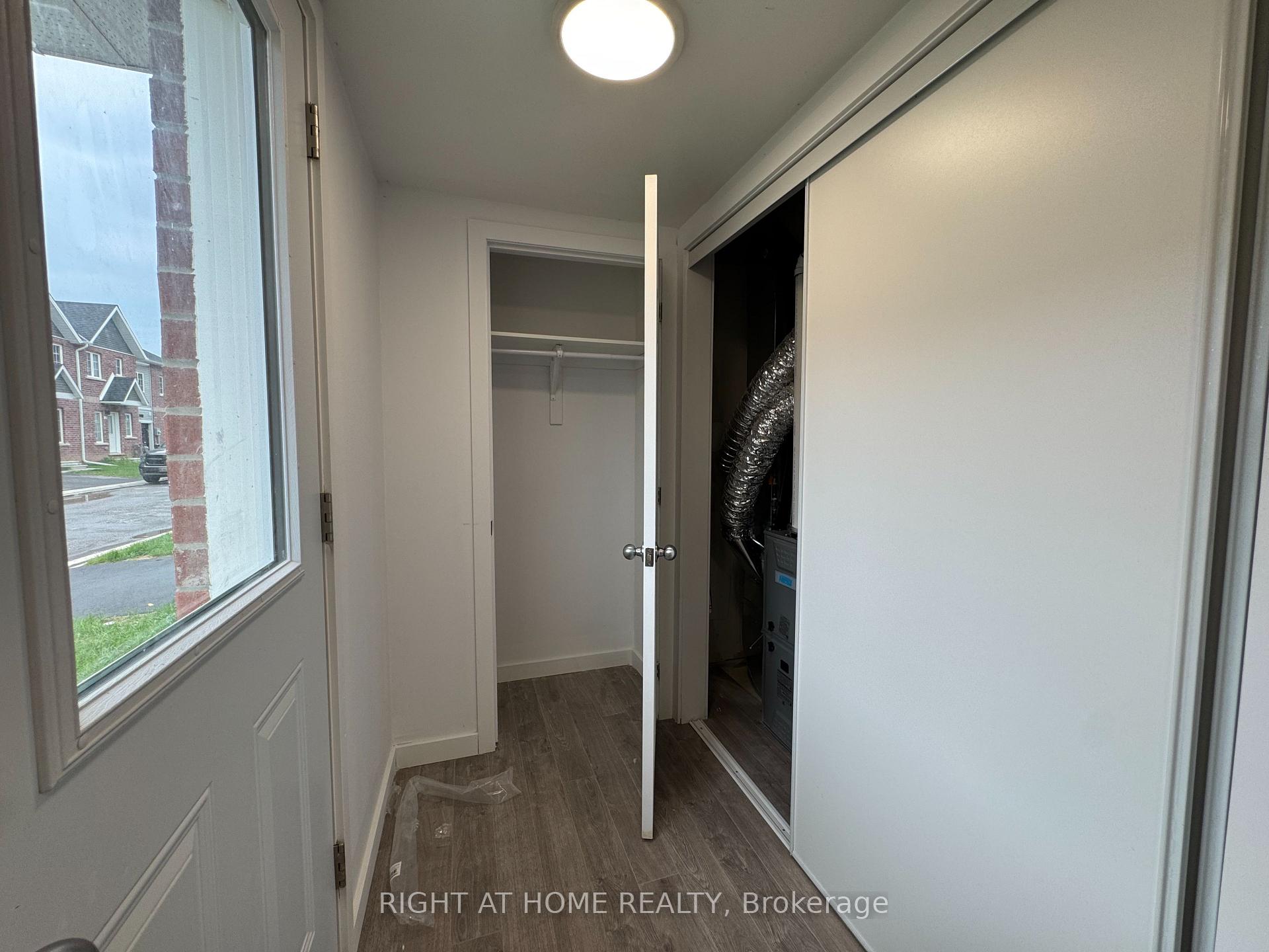 Photo 3 of Unit (MAIN), 99 Highriver Trail, Welland, Broadway — HOMEH
