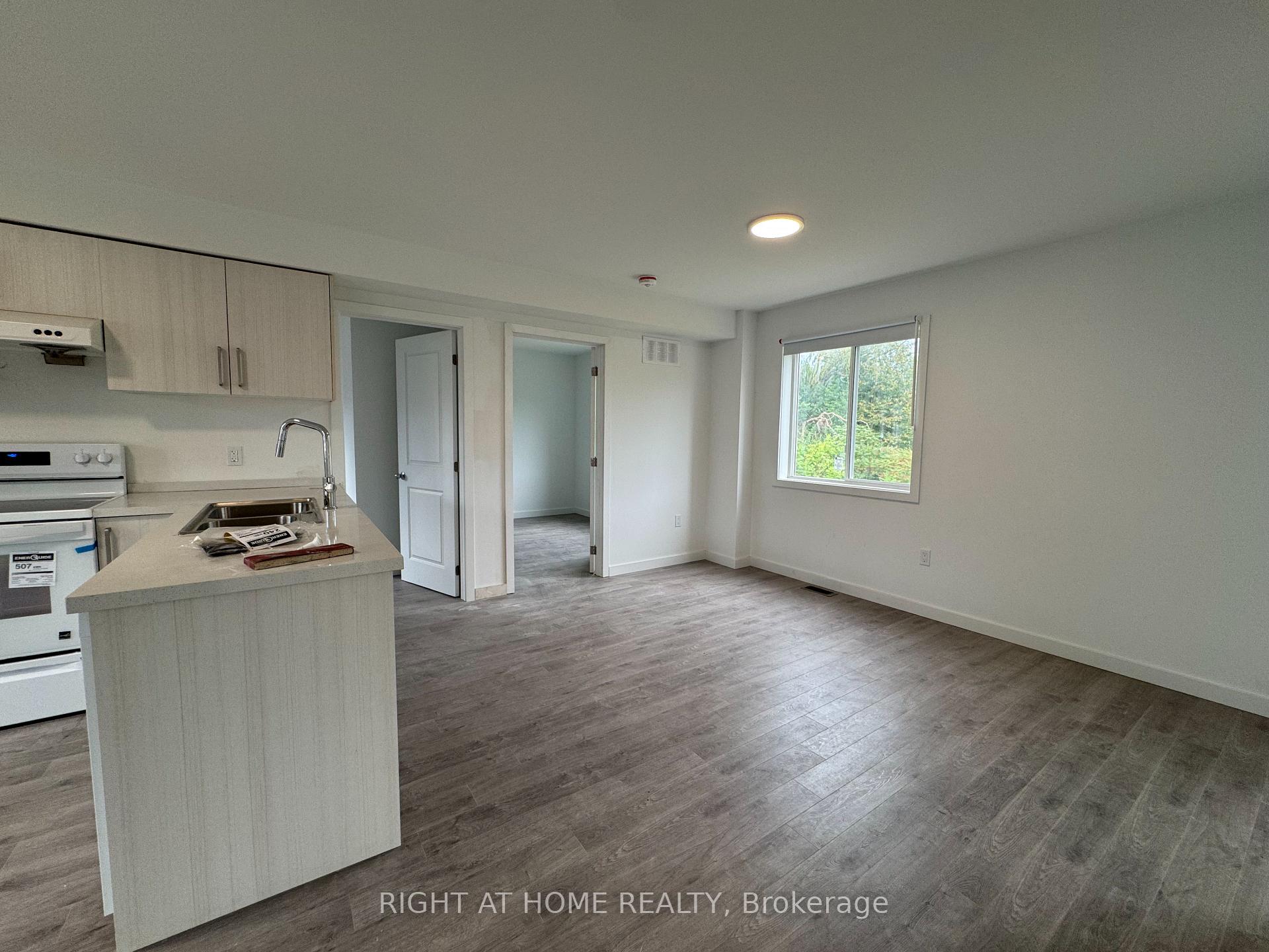 Photo 4 of Unit (MAIN), 99 Highriver Trail, Welland, Broadway — HOMEH
