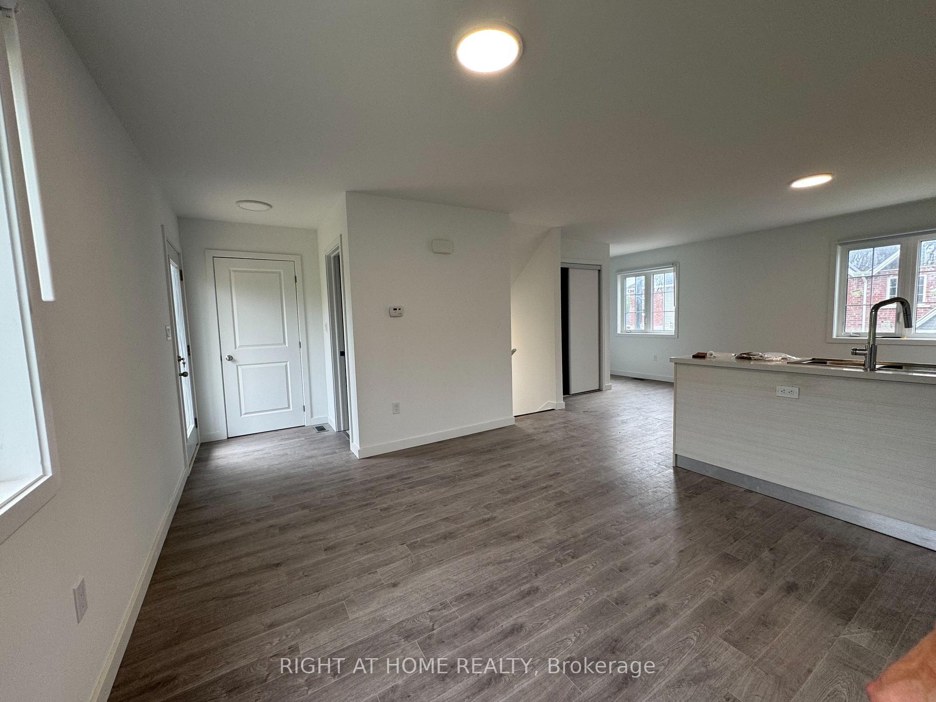 Photo 5 of Unit (MAIN), 99 Highriver Trail, Welland, Broadway — HOMEH