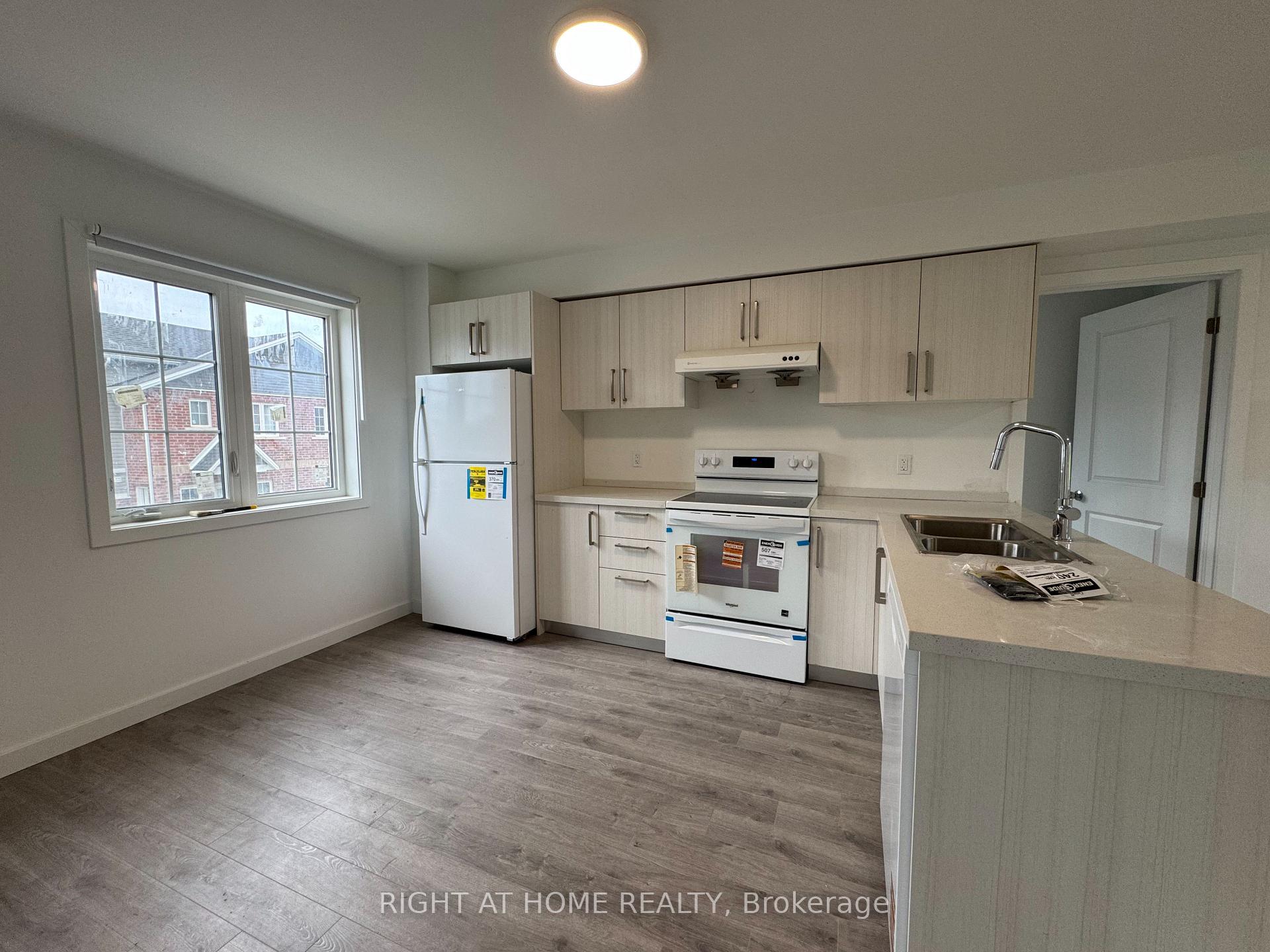 Photo 6 of Unit (MAIN), 99 Highriver Trail, Welland, Broadway — HOMEH
