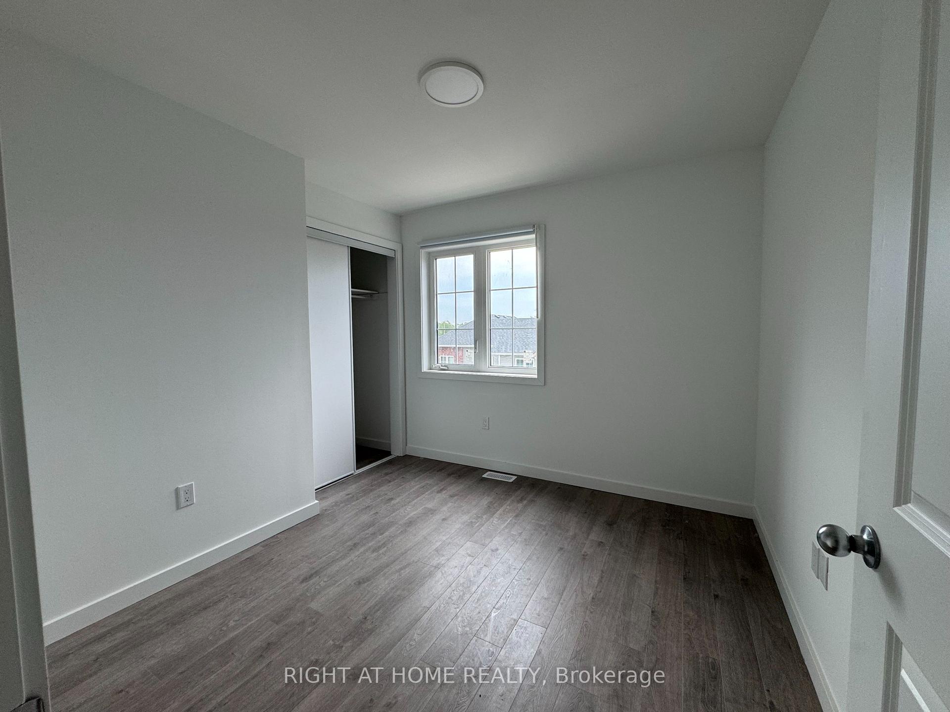 Photo 11 of Unit (MAIN), 99 Highriver Trail, Welland, Broadway — HOMEH