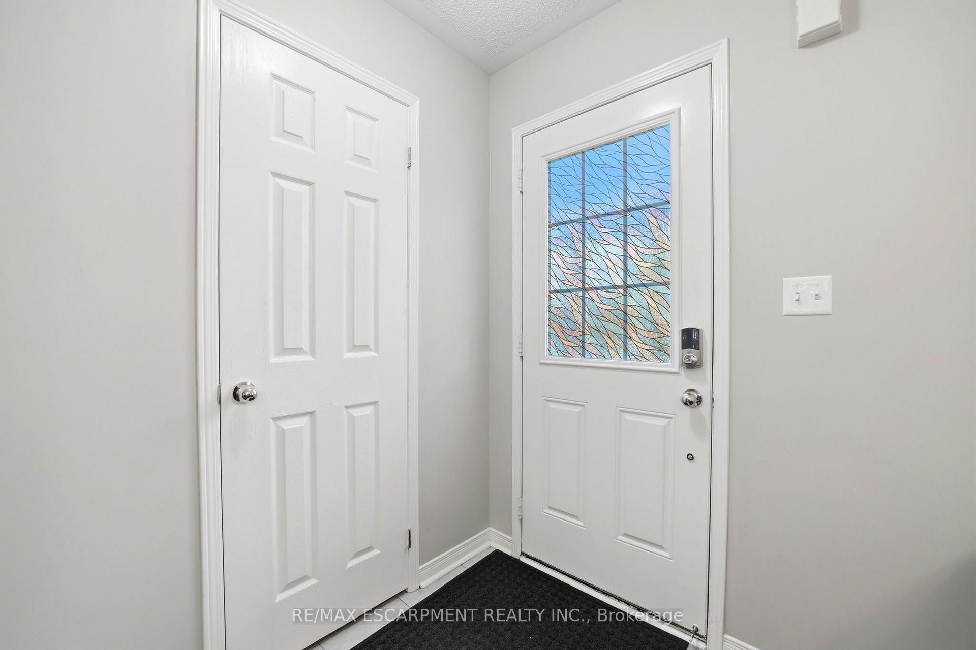 Photo 3 of 73 Ted Wray Circle, North York, Downsview-Roding-CFB — HOMEH