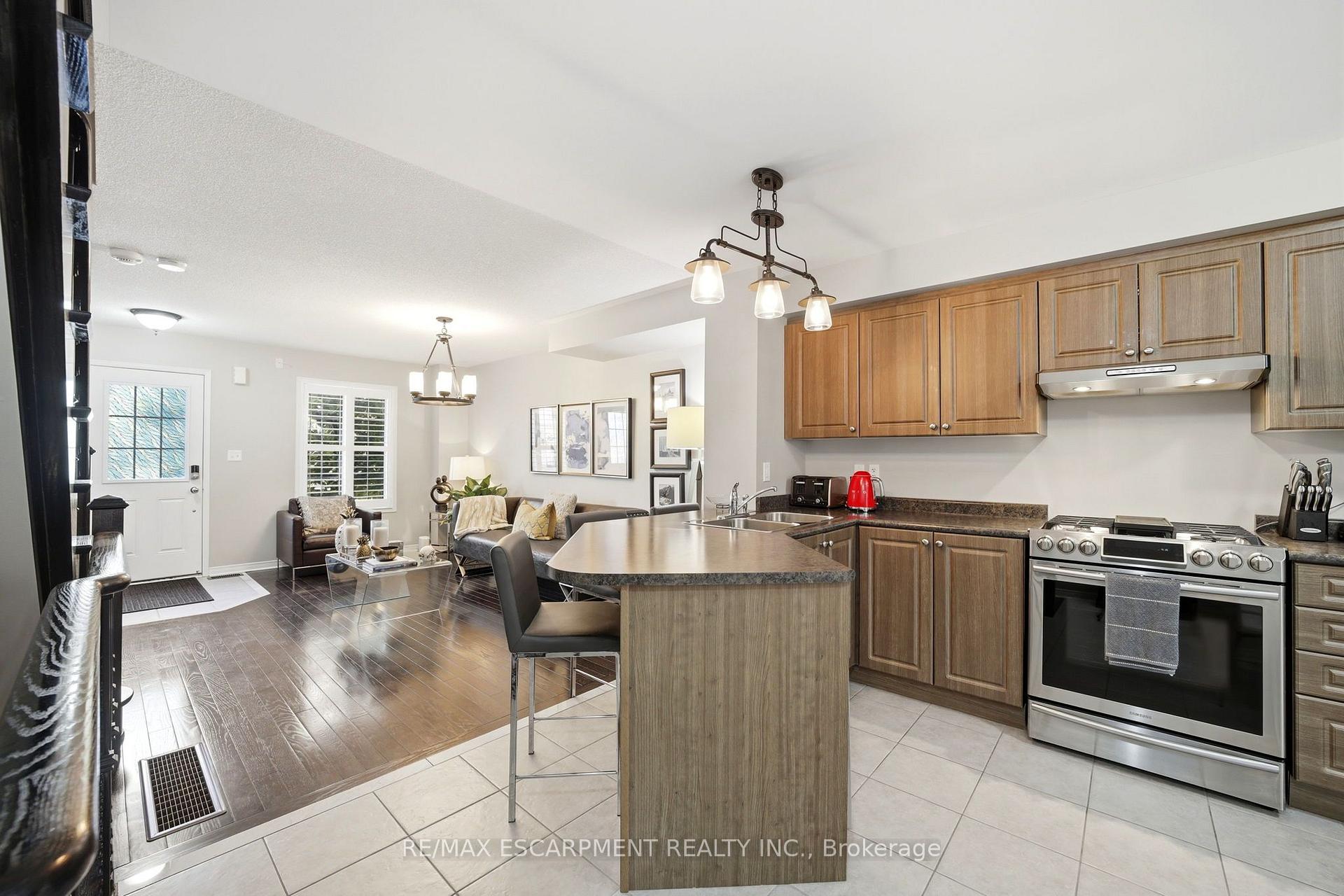 Photo 9 of 73 Ted Wray Circle, North York, Downsview-Roding-CFB — HOMEH