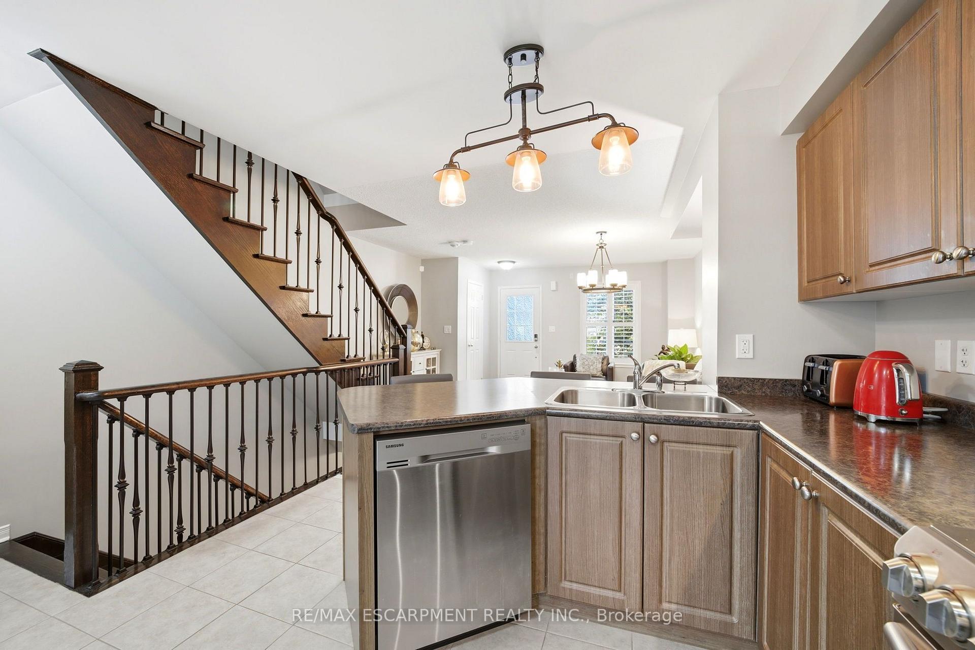 Photo 10 of 73 Ted Wray Circle, North York, Downsview-Roding-CFB — HOMEH
