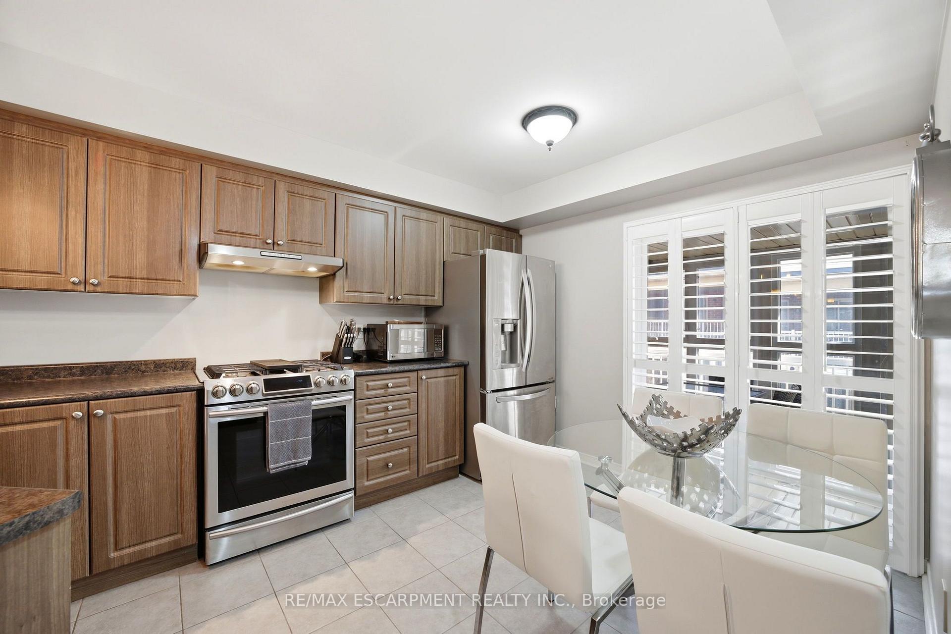 Photo 12 of 73 Ted Wray Circle, North York, Downsview-Roding-CFB — HOMEH