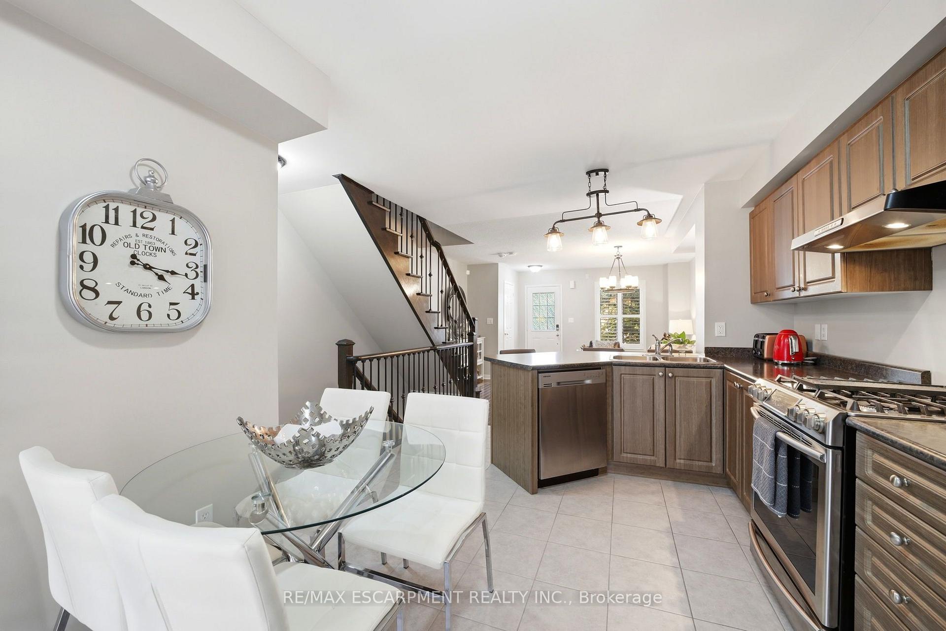 Photo 13 of 73 Ted Wray Circle, North York, Downsview-Roding-CFB — HOMEH