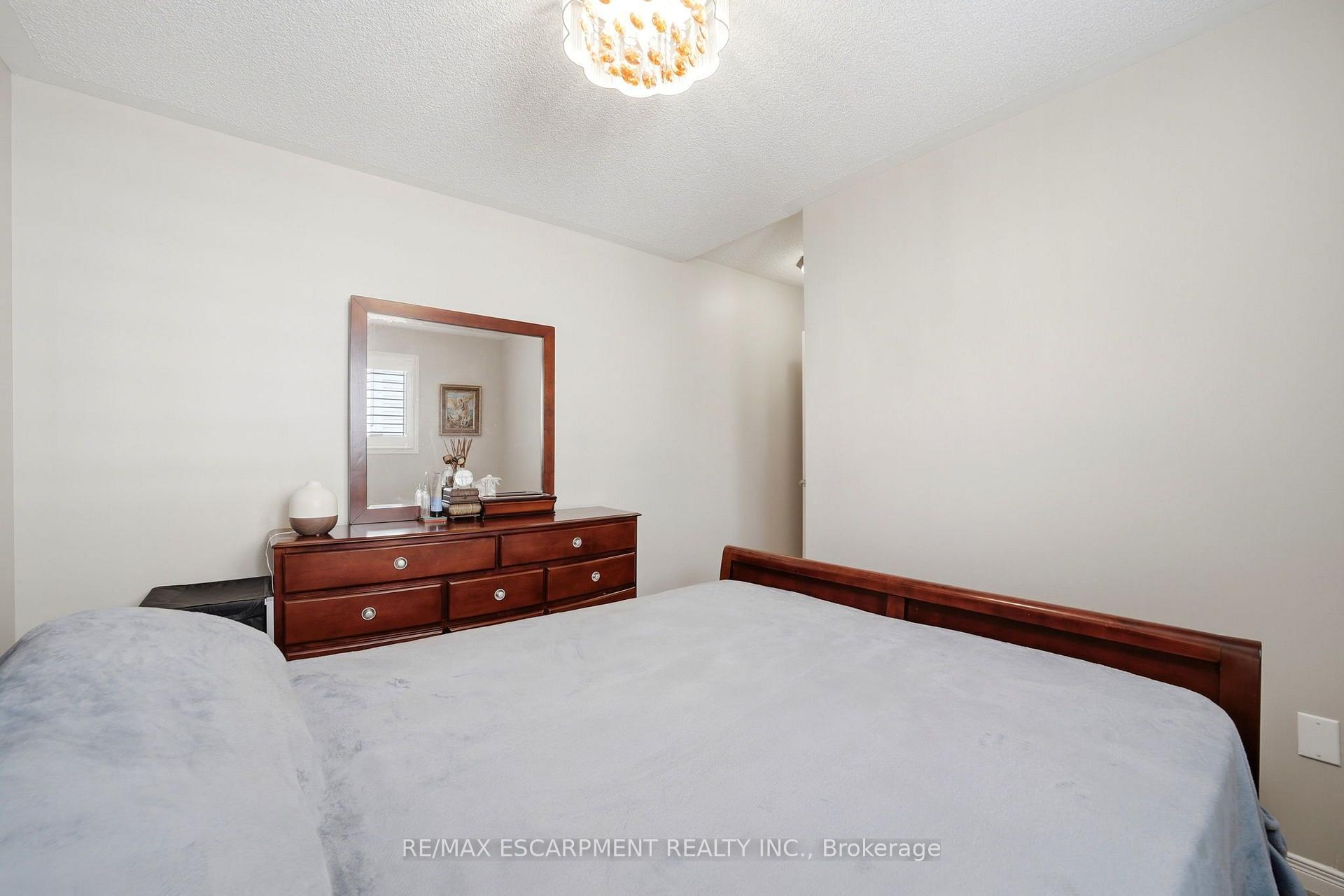 Photo 21 of 73 Ted Wray Circle, North York, Downsview-Roding-CFB — HOMEH