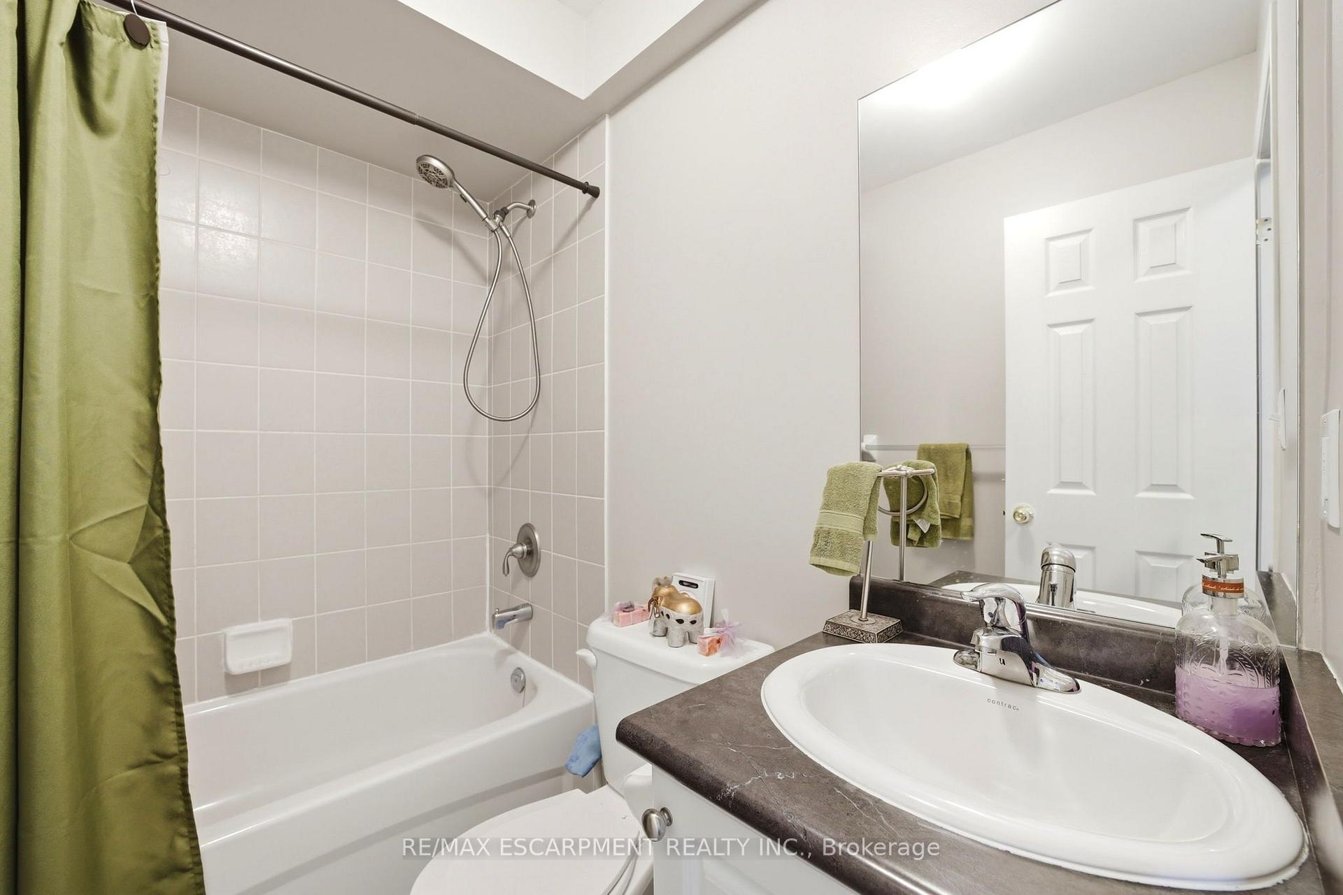 Photo 24 of 73 Ted Wray Circle, North York, Downsview-Roding-CFB — HOMEH