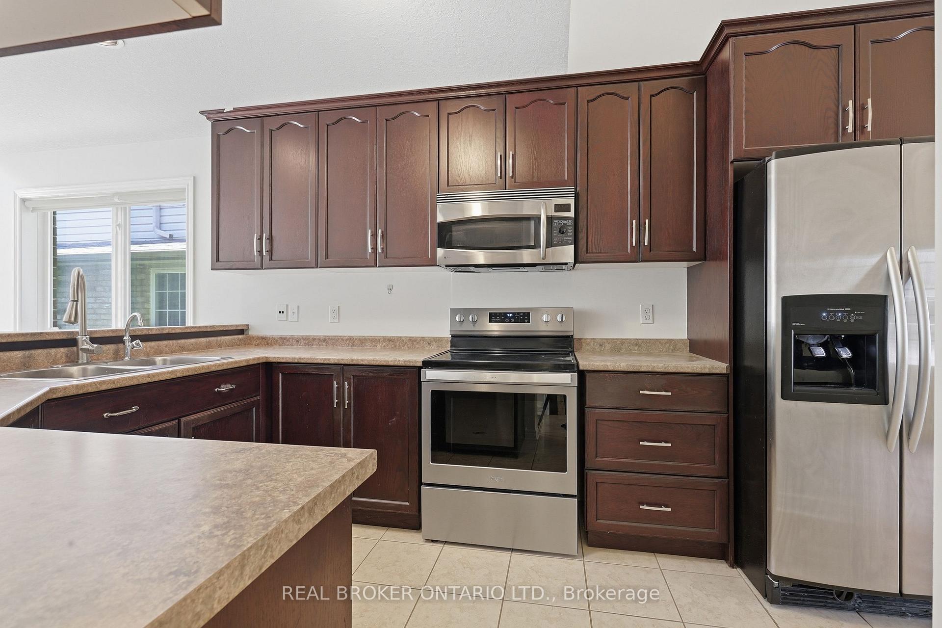 Photo 8 of 91 Lynch Circle E, Guelph, Pineridge/Westminster Woods — HOMEH