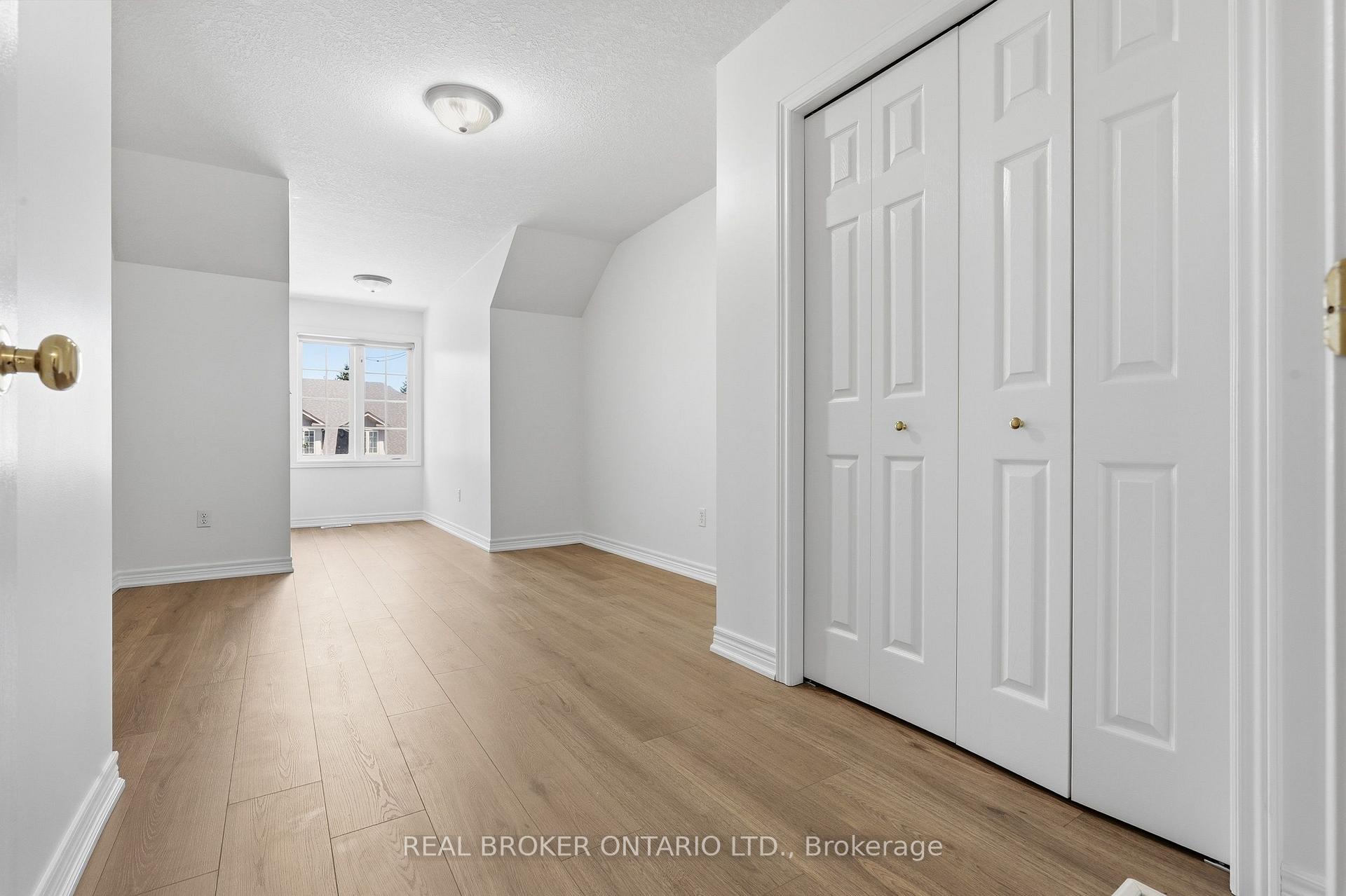 Photo 10 of 91 Lynch Circle E, Guelph, Pineridge/Westminster Woods — HOMEH